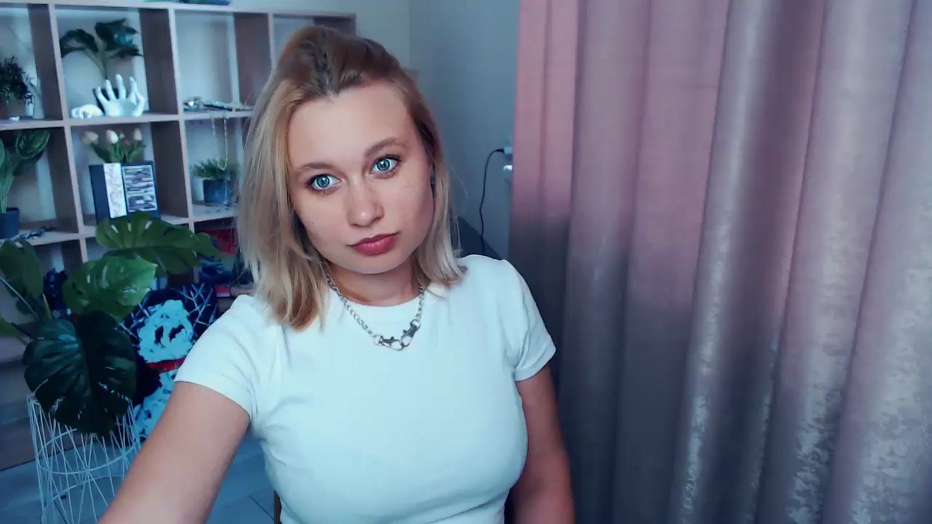 Gallery image thumbnail from Kukla_kolduna's myfreecams stream on, 06/11/2025, 15:36 image 18 of 20