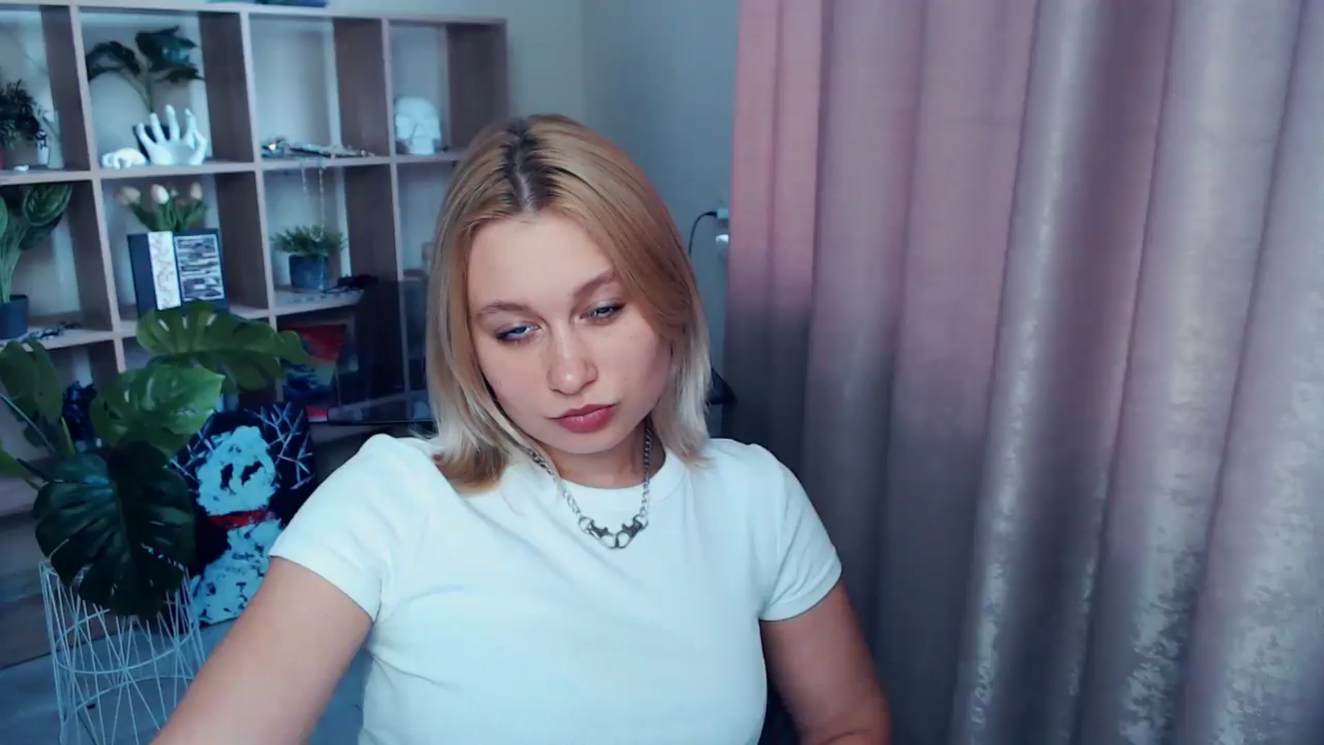 Gallery image thumbnail from Kukla_kolduna's myfreecams stream on, 06/11/2025, 15:36 image 12 of 20