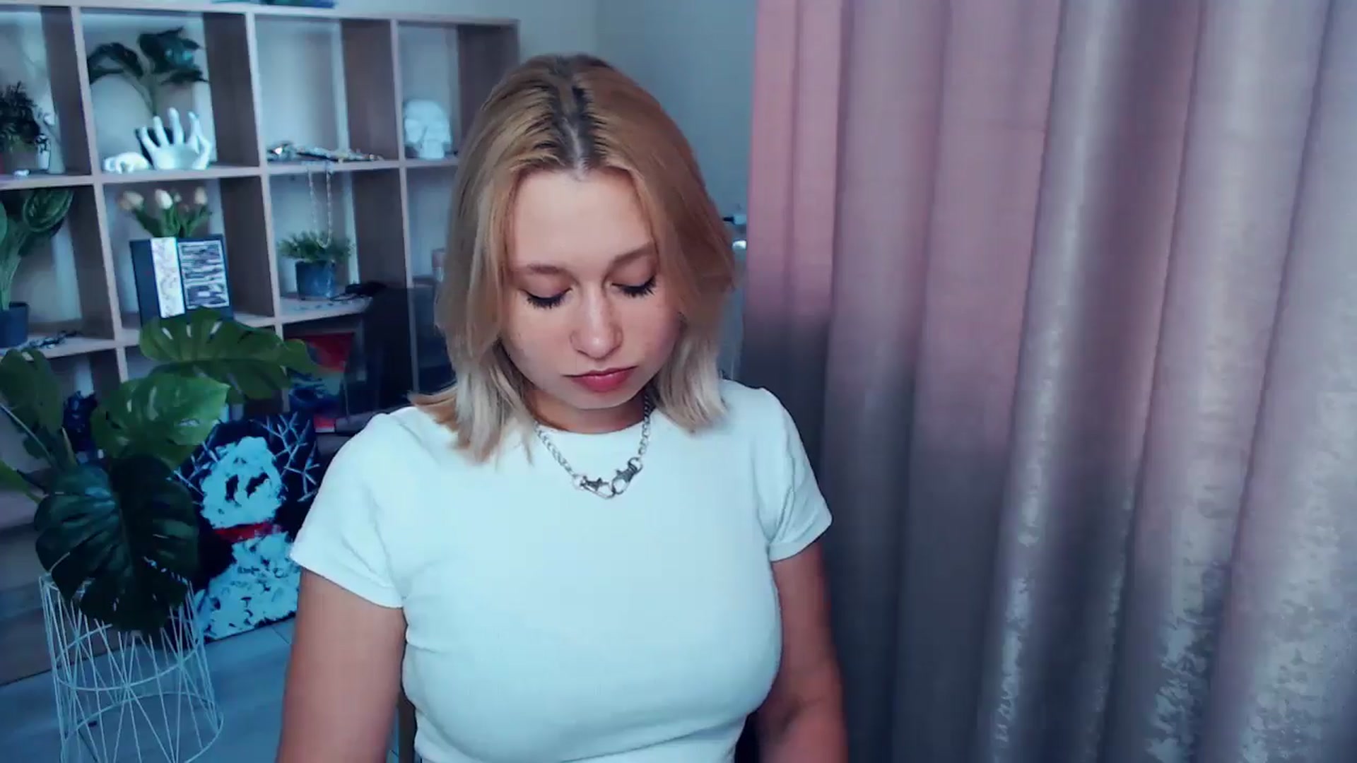 Gallery image thumbnail from Kukla_kolduna's myfreecams stream on, 06/11/2025, 15:36 image 17 of 20