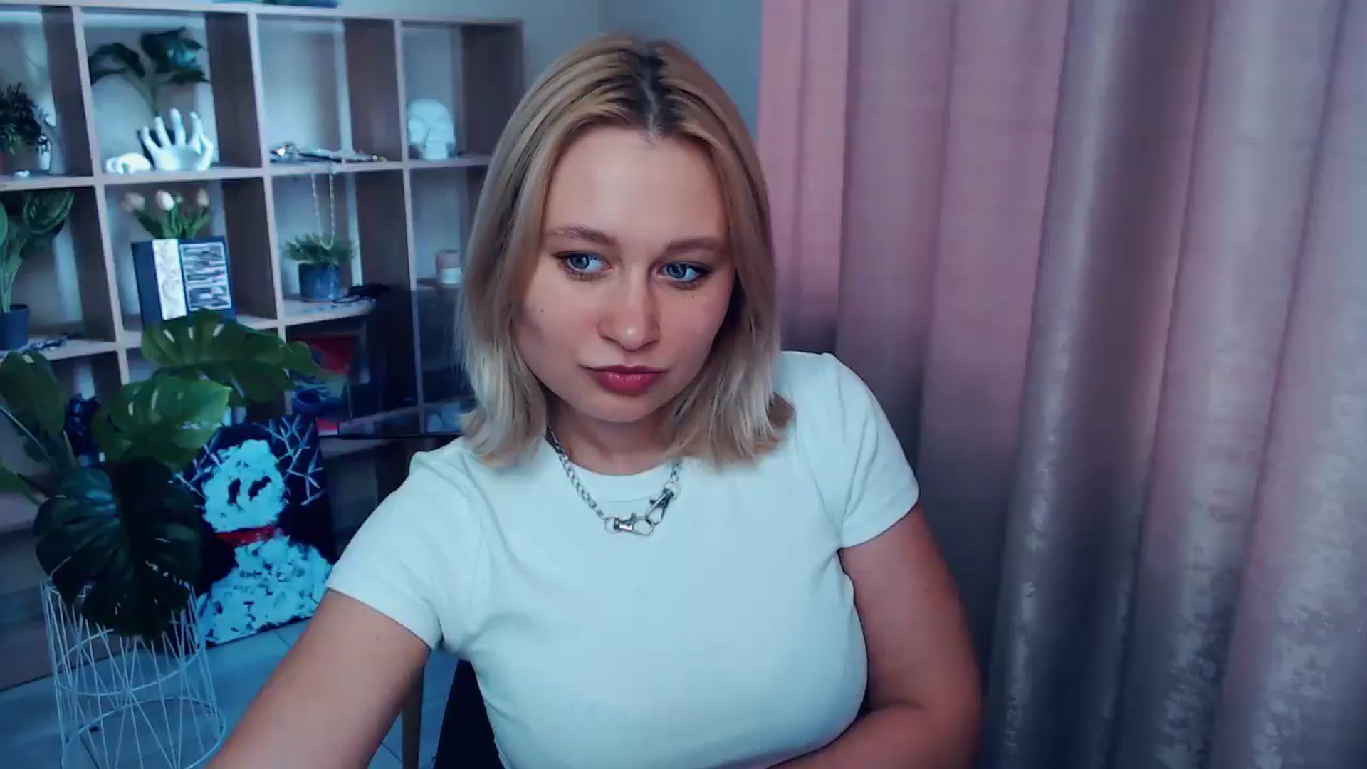 Gallery image thumbnail from Kukla_kolduna's myfreecams stream on, 06/11/2025, 15:36 image 2 of 20