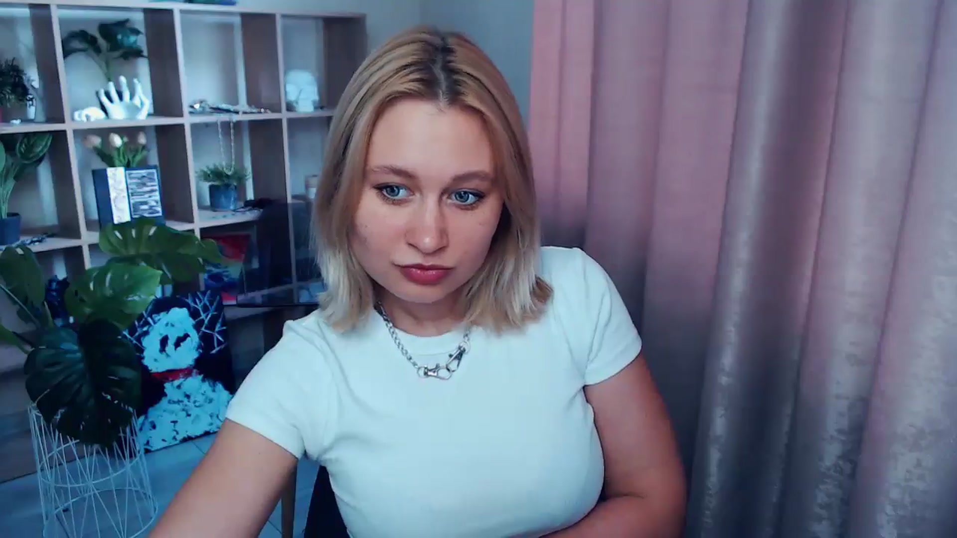 Gallery image thumbnail from Kukla_kolduna's myfreecams stream on, 06/11/2025, 15:36 image 3 of 20