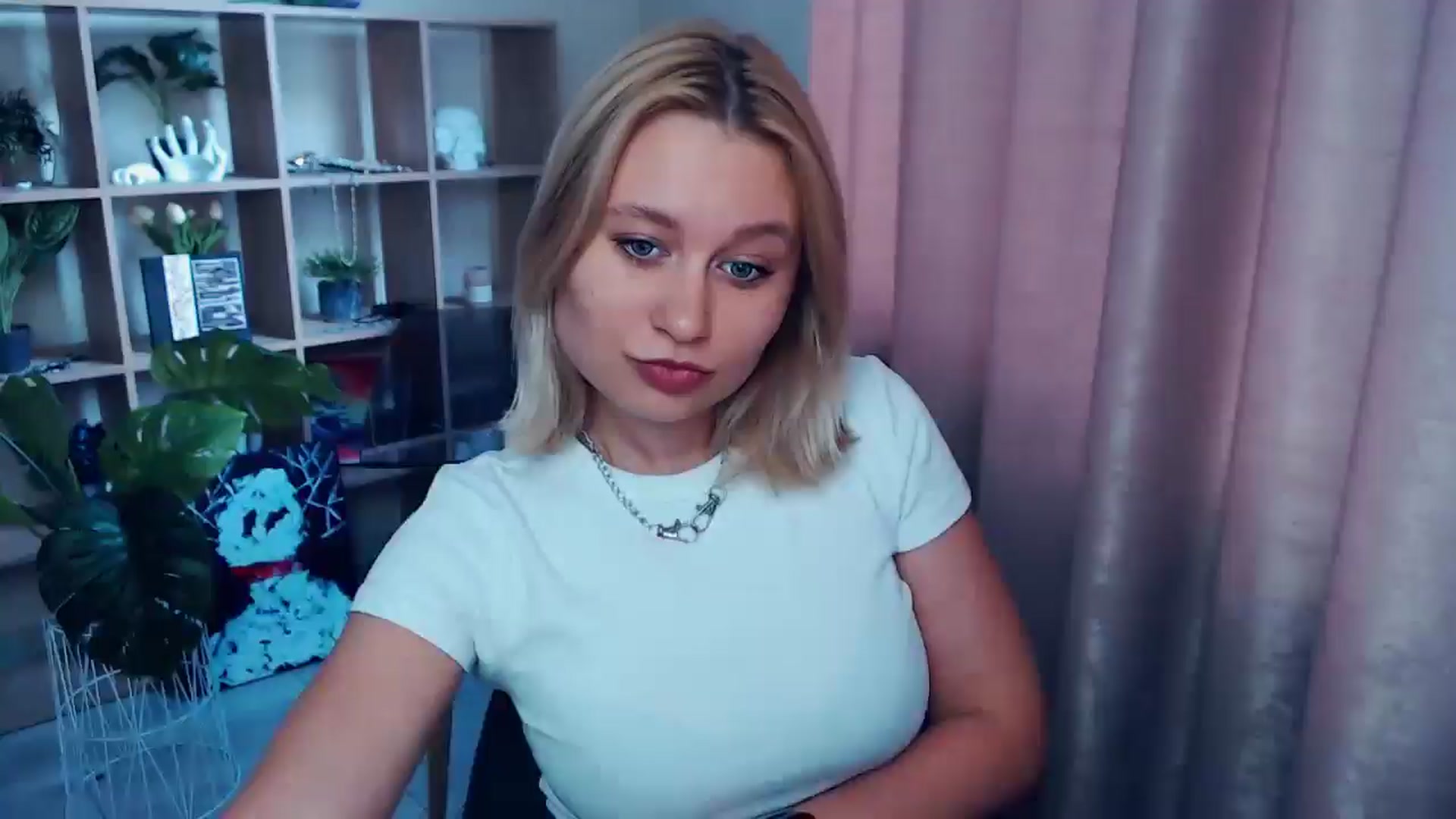 Gallery image thumbnail from Kukla_kolduna's myfreecams stream on, 06/11/2025, 15:36 image 1 of 20