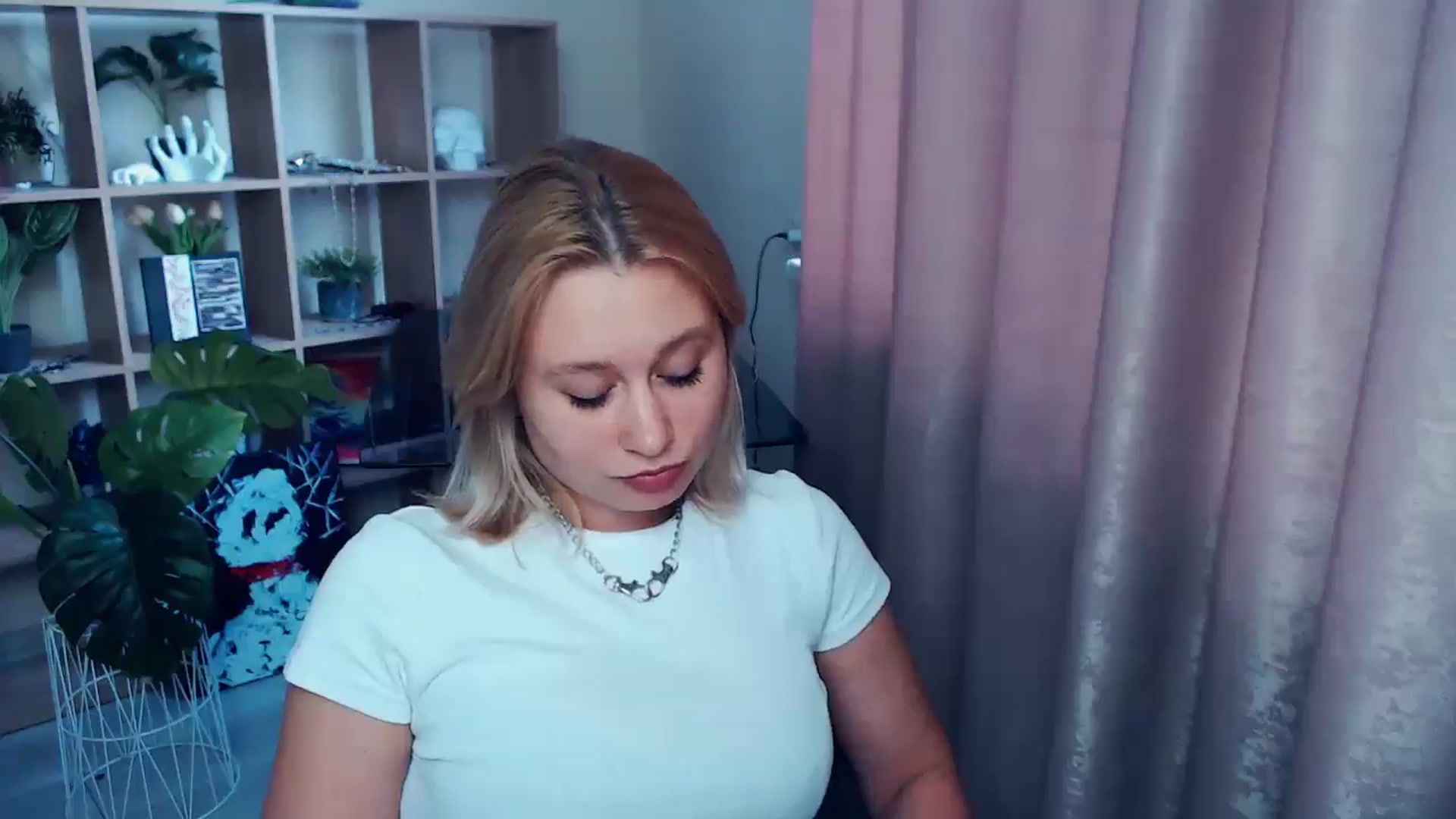 Gallery image thumbnail from Kukla_kolduna's myfreecams stream on, 06/11/2025, 15:36 image 16 of 20