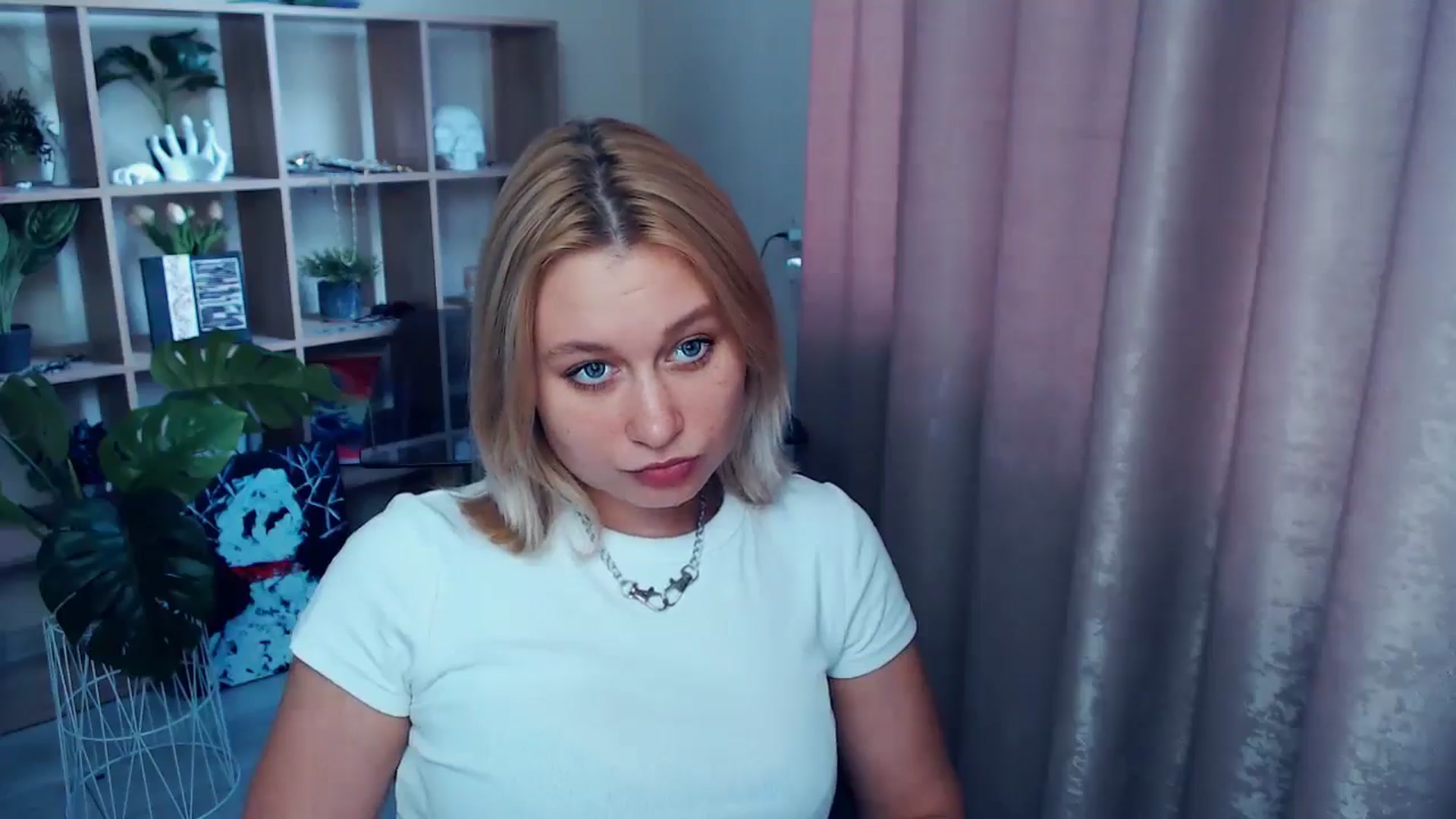 Gallery image thumbnail from Kukla_kolduna's myfreecams stream on, 06/11/2025, 15:36 image 6 of 20