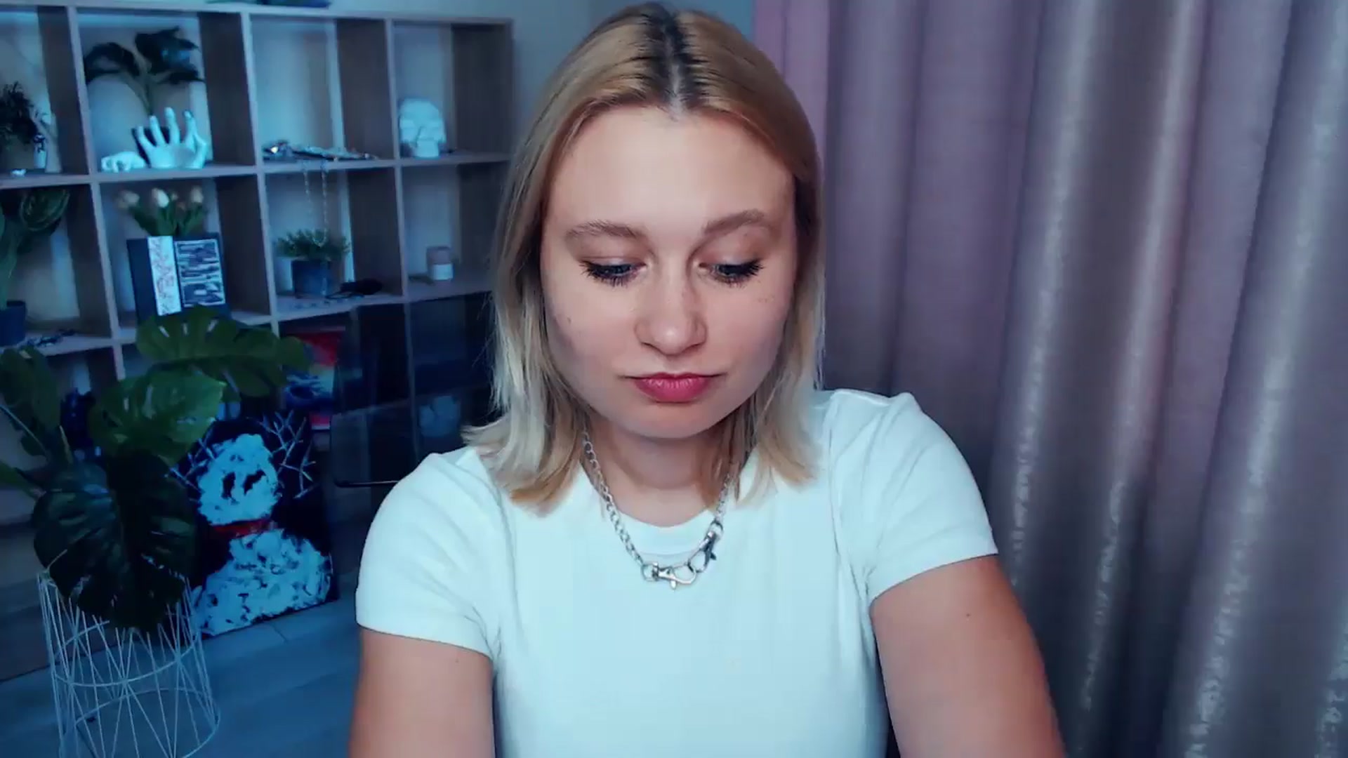 Gallery image thumbnail from Kukla_kolduna's myfreecams stream on, 06/11/2025, 17:06 image 10 of 20
