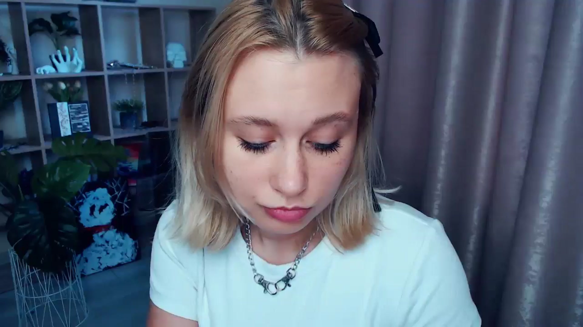 Gallery image thumbnail from Kukla_kolduna's myfreecams stream on, 06/11/2025, 17:06 image 18 of 20