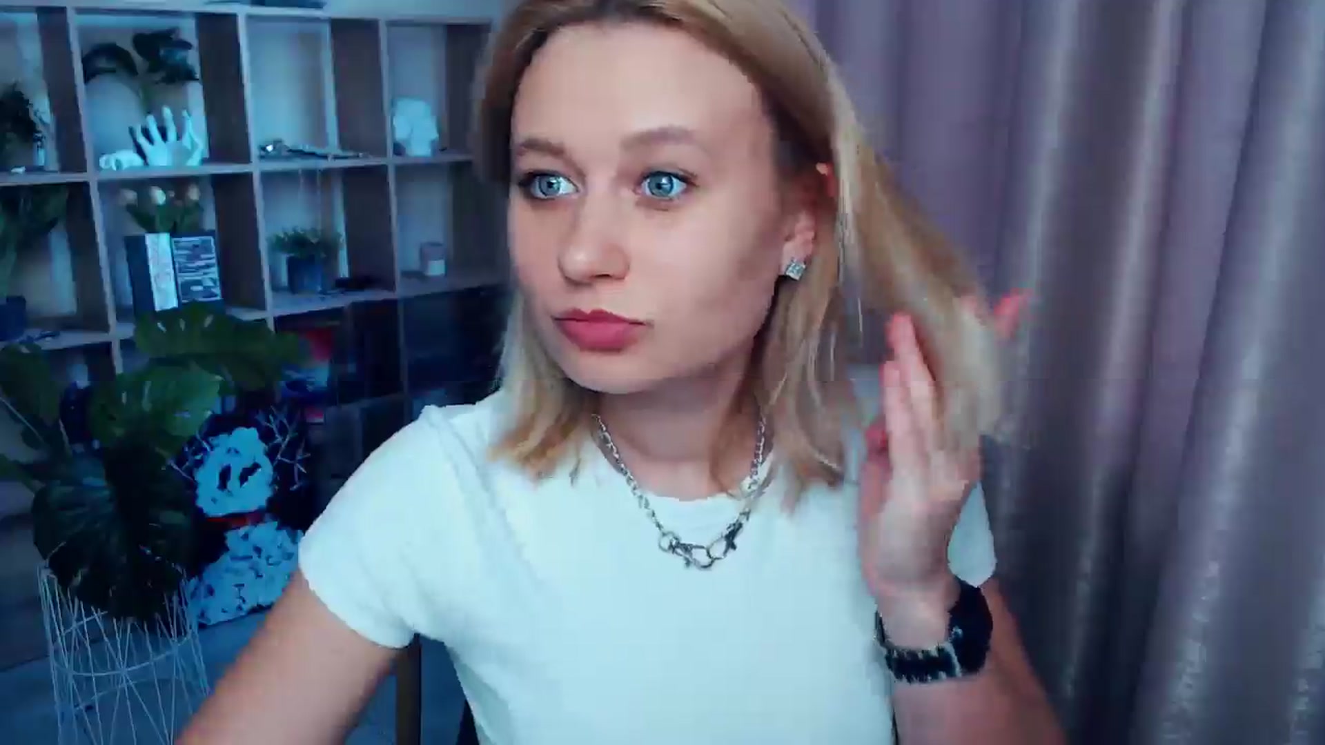 Gallery image thumbnail from Kukla_kolduna's myfreecams stream on, 06/11/2025, 17:06 image 6 of 20