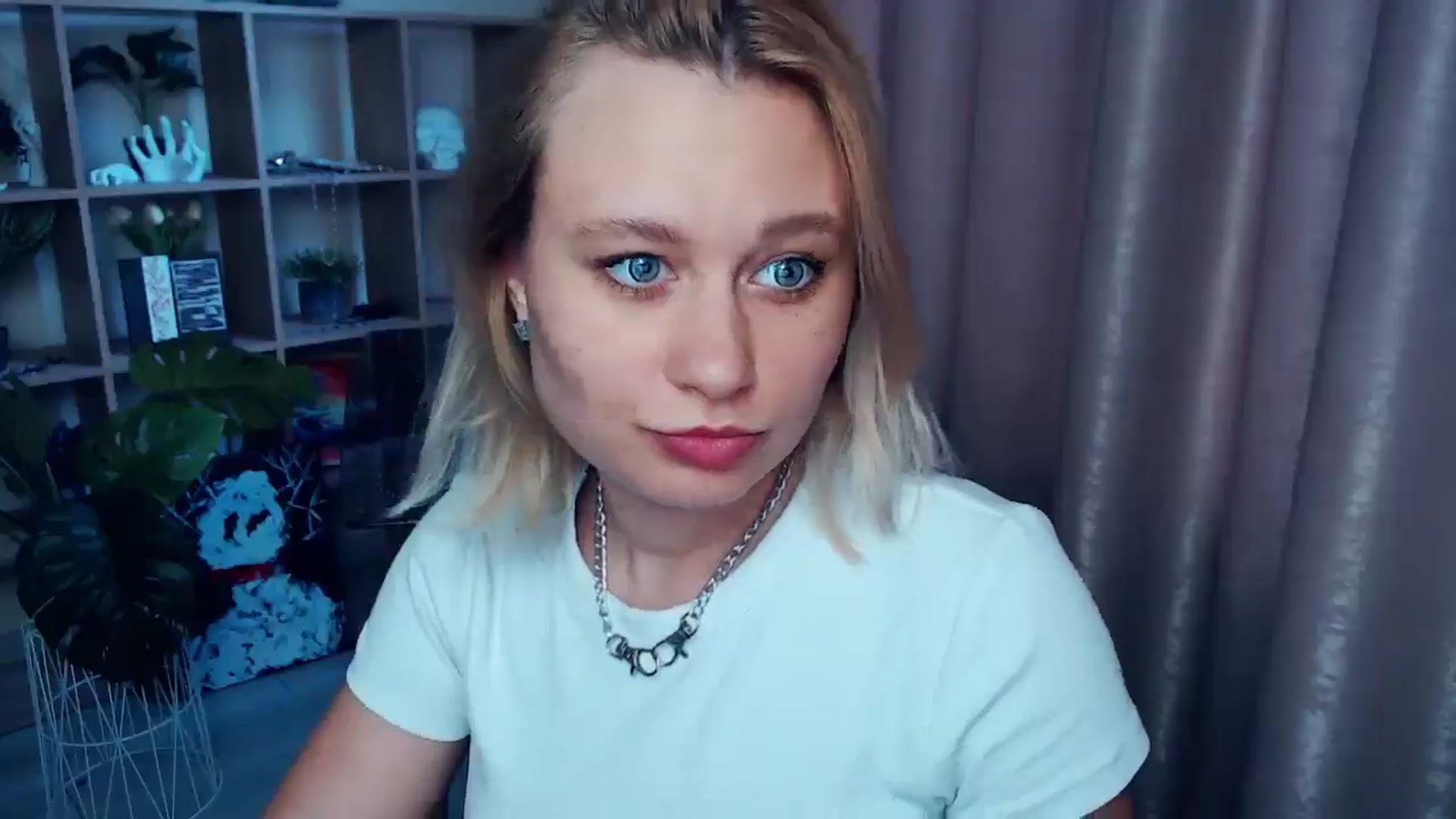 Gallery image thumbnail from Kukla_kolduna's myfreecams stream on, 06/11/2025, 17:06 image 16 of 20