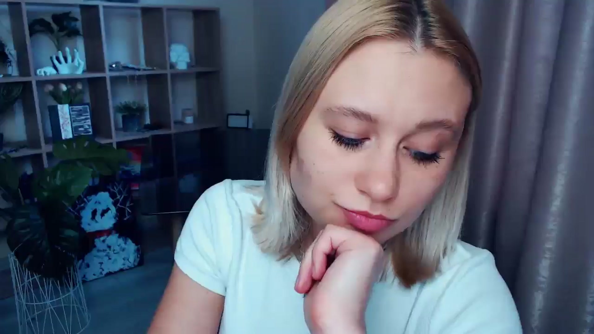 Gallery image thumbnail from Kukla_kolduna's myfreecams stream on, 06/11/2025, 17:06 image 19 of 20