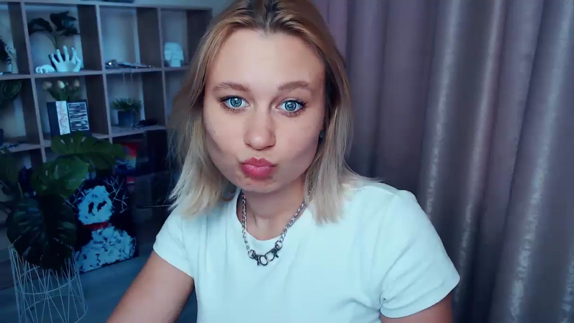 Gallery image thumbnail from Kukla_kolduna's myfreecams stream on, 06/11/2025, 17:06 image 17 of 20