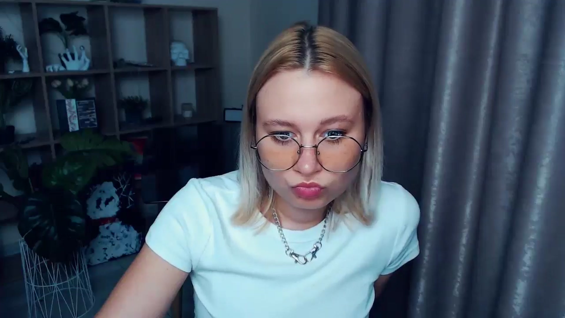 Gallery image thumbnail from Kukla_kolduna's myfreecams stream on, 06/11/2025, 18:10 image 19 of 20