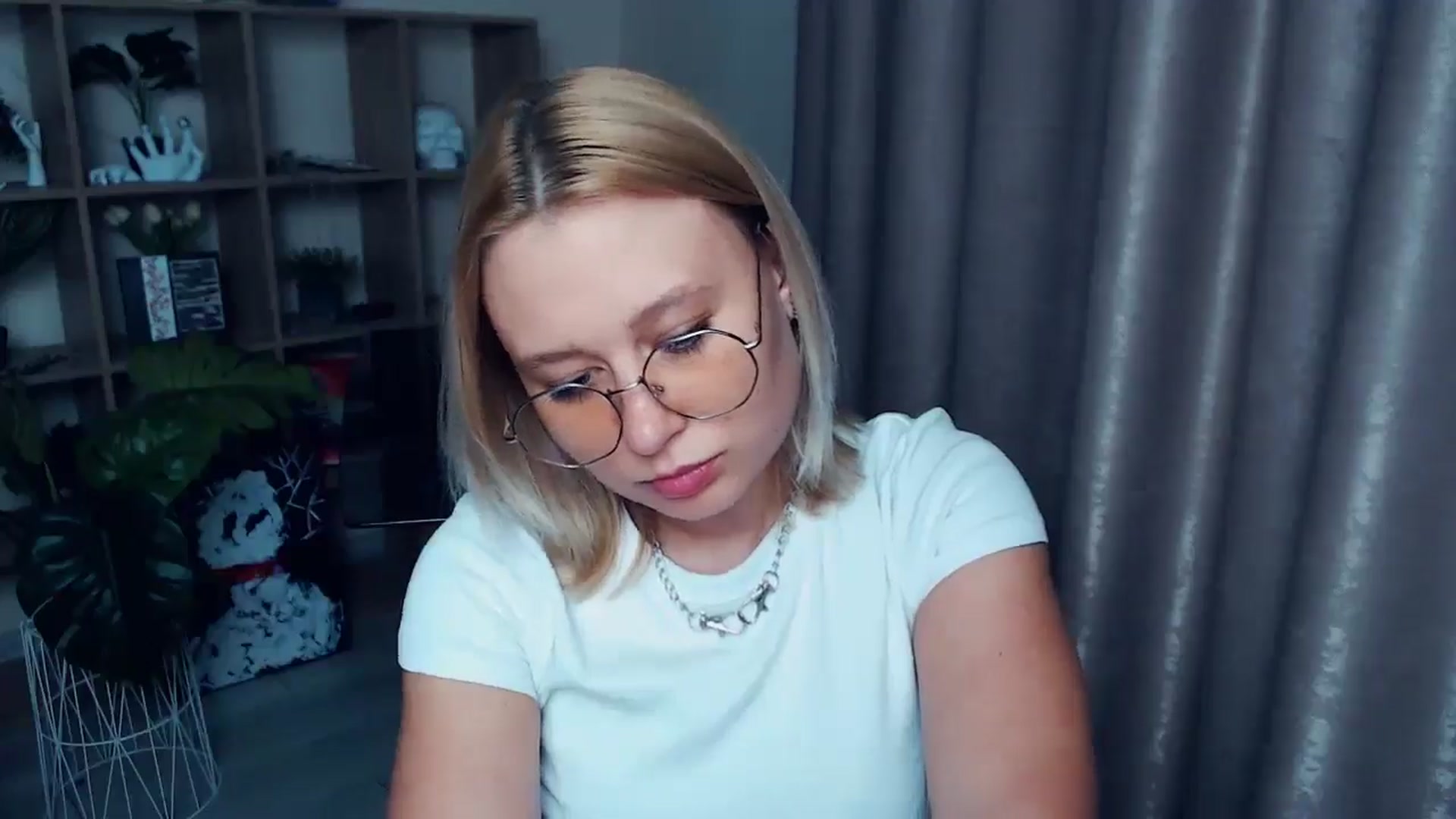 Gallery image thumbnail from Kukla_kolduna's myfreecams stream on, 06/11/2025, 18:10 image 17 of 20