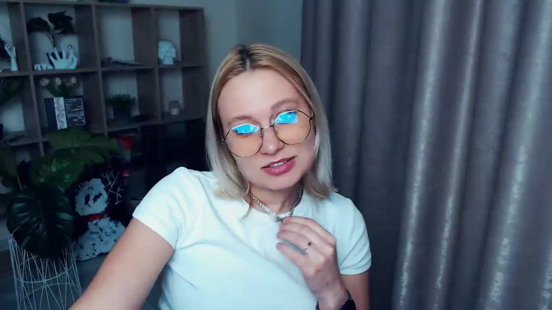 Gallery image thumbnail from Kukla_kolduna's myfreecams stream on, 06/11/2025, 18:10 image 18 of 20