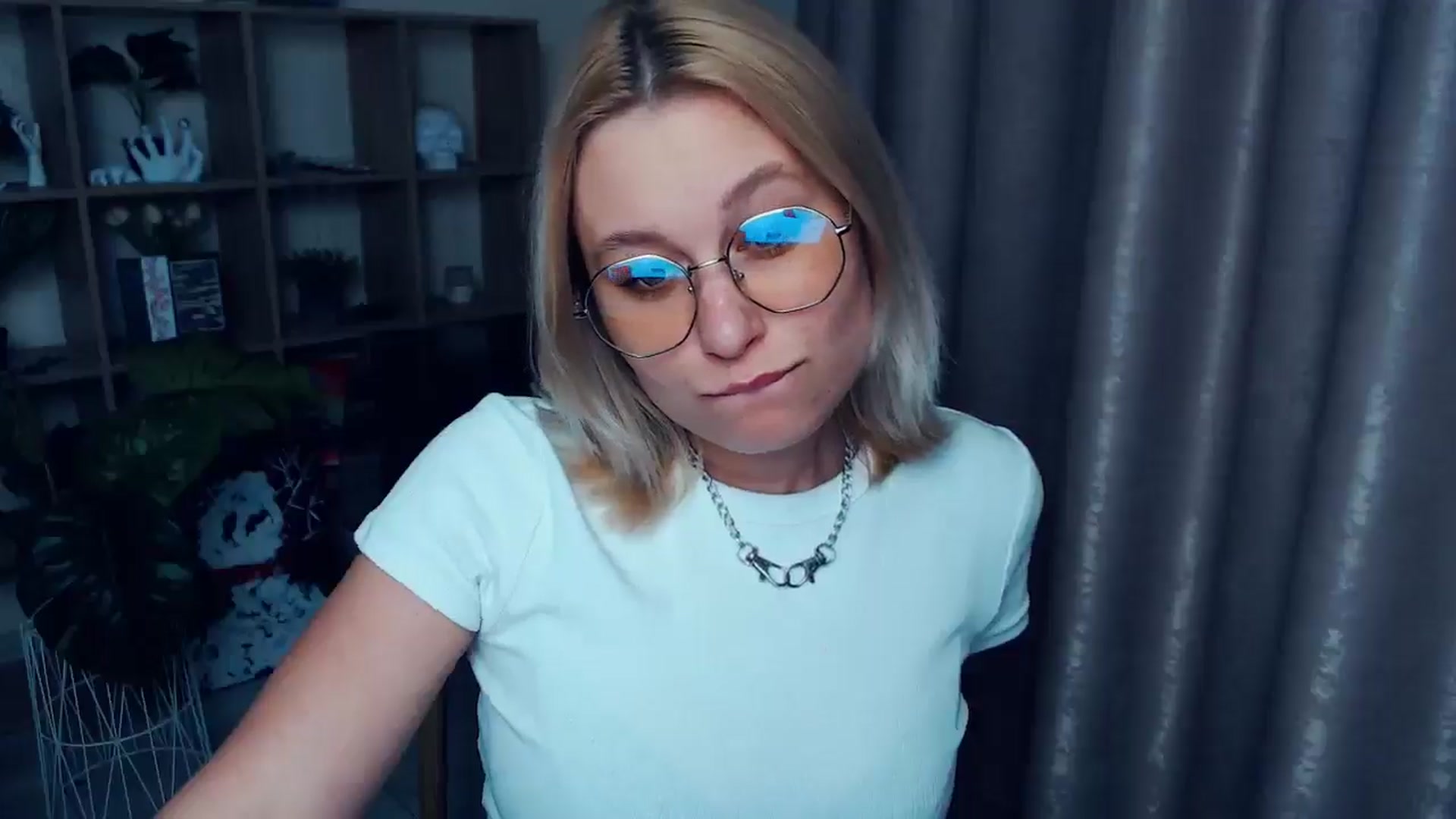 Gallery image thumbnail from Kukla_kolduna's myfreecams stream on, 06/11/2025, 18:10 image 14 of 20