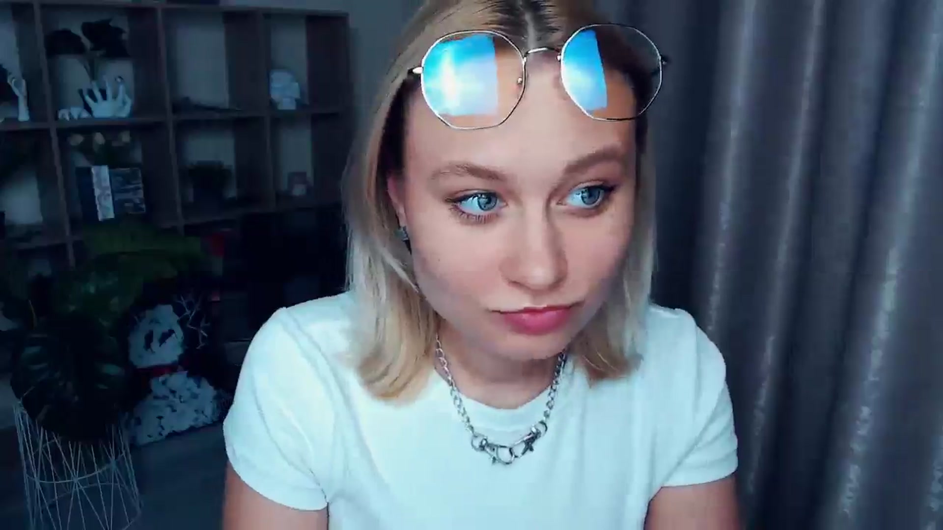Gallery image thumbnail from Kukla_kolduna's myfreecams stream on, 06/11/2025, 18:10 image 15 of 20