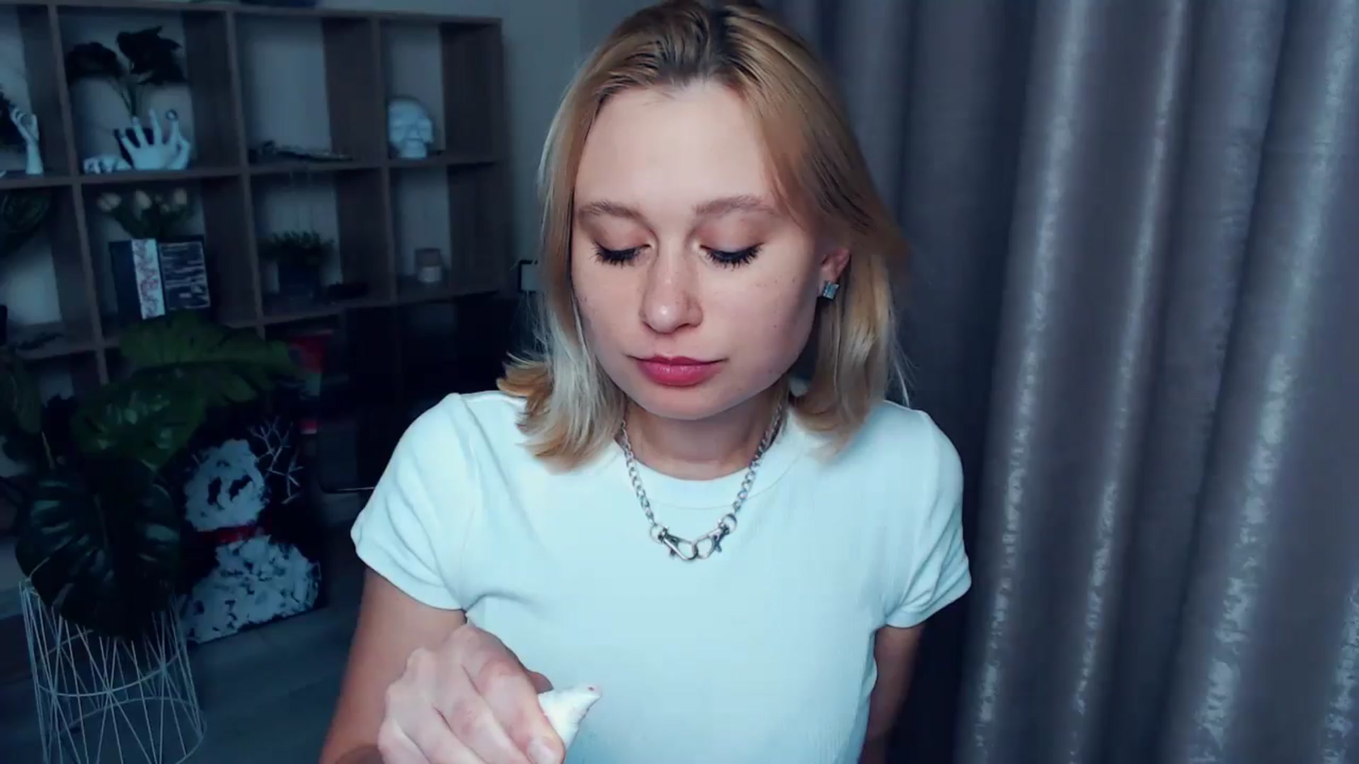 Gallery image thumbnail from Kukla_kolduna's myfreecams stream on, 06/11/2025, 18:10 image 12 of 20