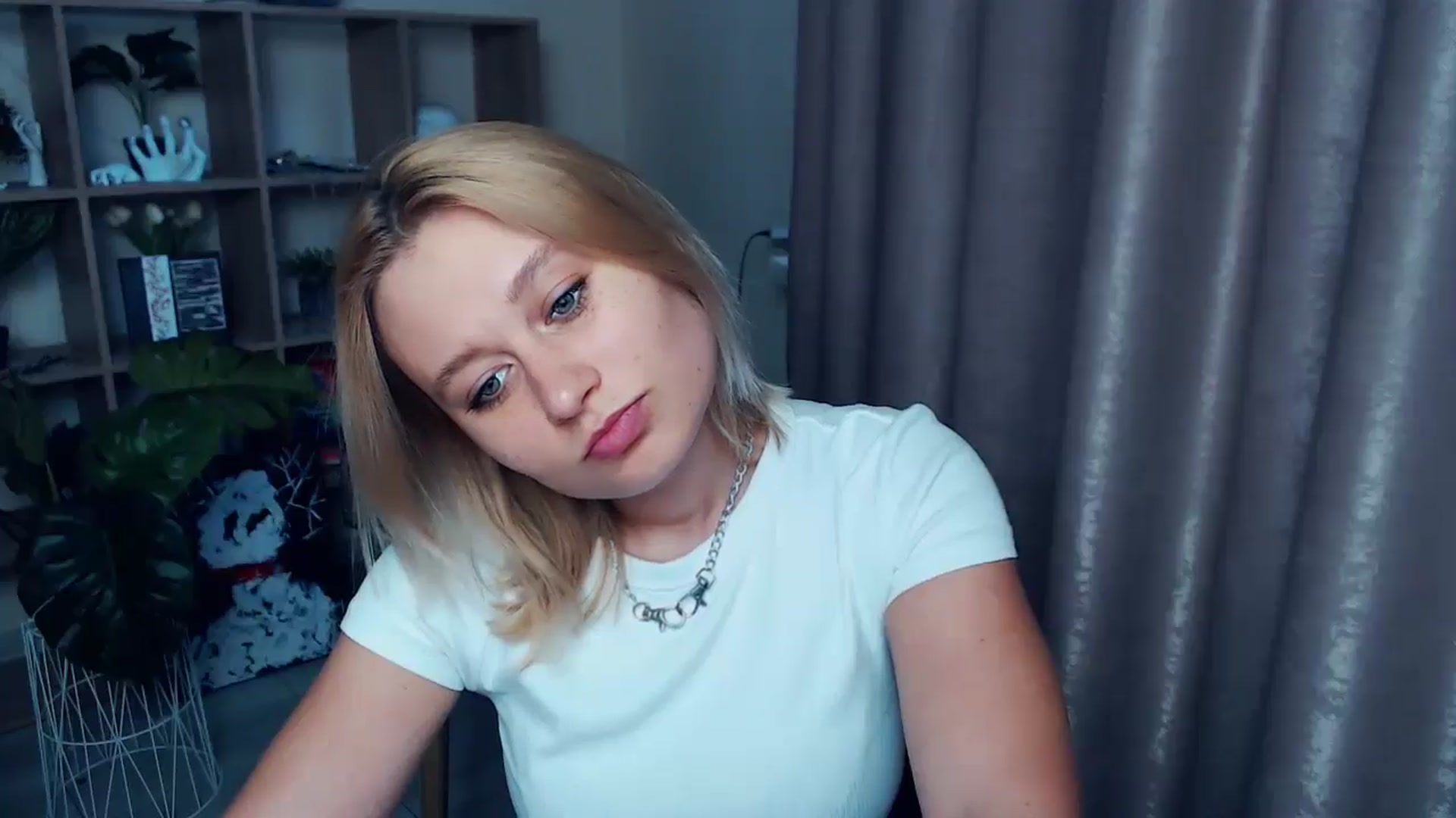 Gallery image thumbnail from Kukla_kolduna's myfreecams stream on, 06/11/2025, 18:10 image 6 of 20