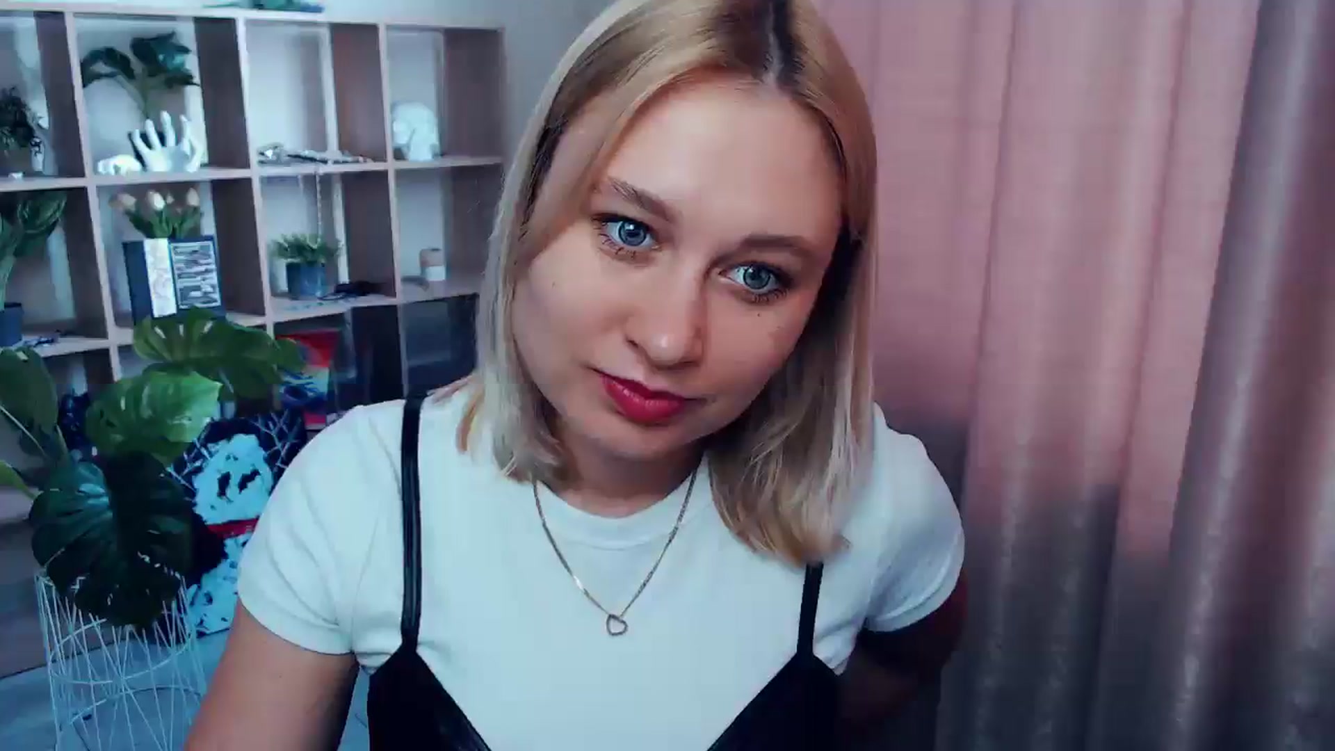 Gallery image thumbnail from Kukla_kolduna's myfreecams stream on, 06/12/2025, 15:45 image 4 of 20