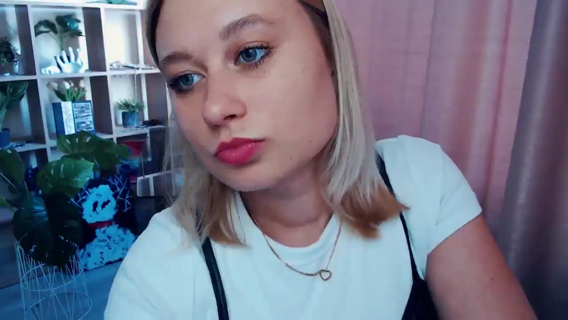 Gallery image thumbnail from Kukla_kolduna's myfreecams stream on, 06/12/2025, 15:45 image 13 of 20