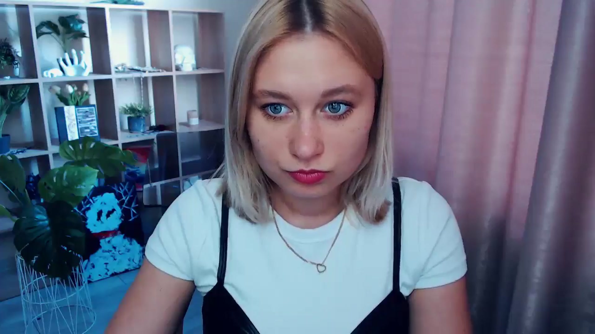 Gallery image thumbnail from Kukla_kolduna's myfreecams stream on, 06/12/2025, 15:45 image 17 of 20