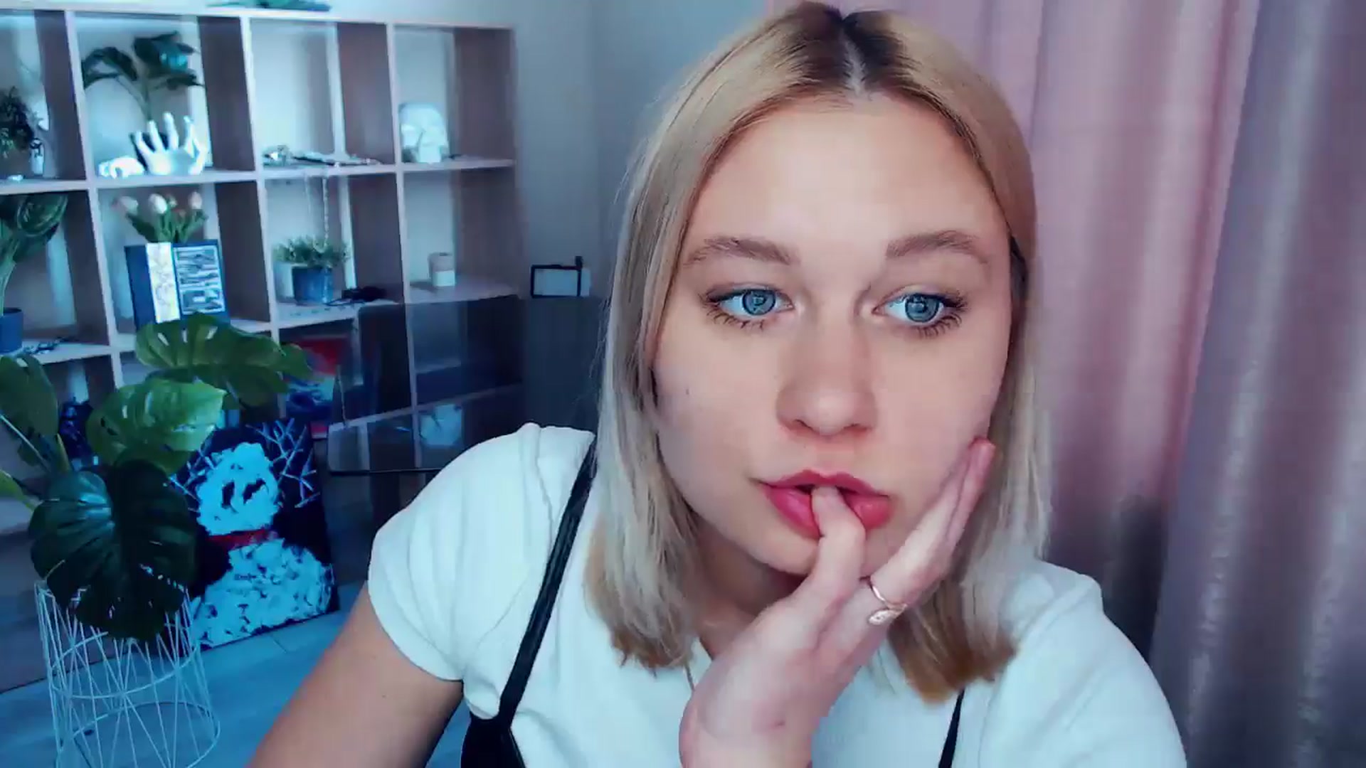 Gallery image thumbnail from Kukla_kolduna's myfreecams stream on, 06/12/2025, 15:45 image 20 of 20