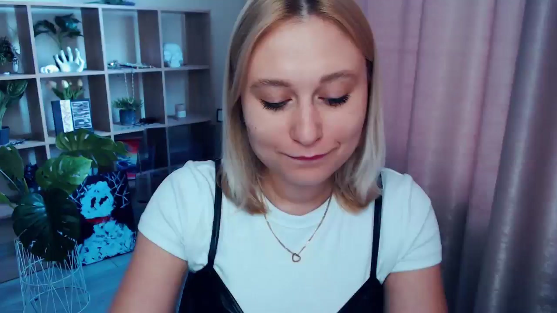 Gallery image thumbnail from Kukla_kolduna's myfreecams stream on, 06/12/2025, 15:45 image 2 of 20