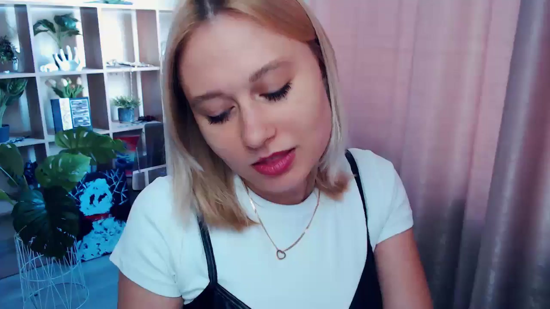 Gallery image thumbnail from Kukla_kolduna's myfreecams stream on, 06/12/2025, 15:45 image 8 of 20