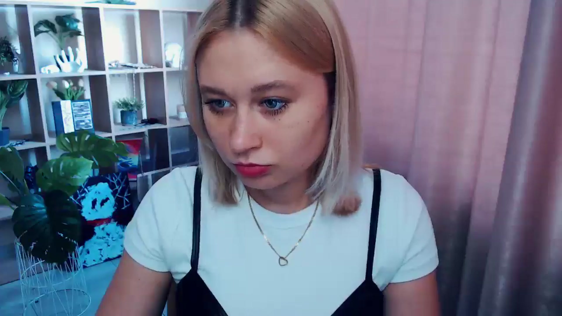 Gallery image thumbnail from Kukla_kolduna's myfreecams stream on, 06/12/2025, 15:45 image 6 of 20