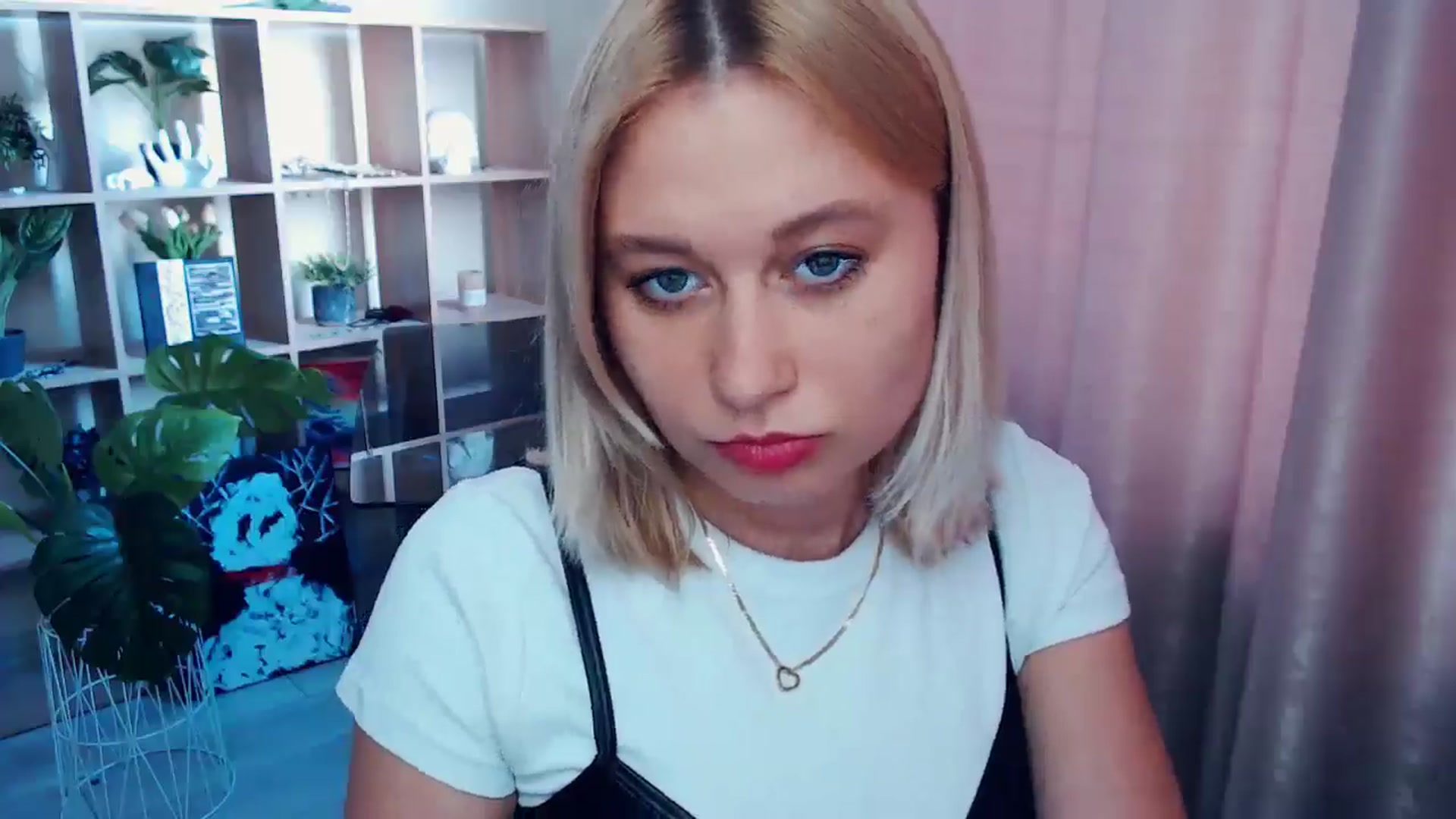 Gallery image thumbnail from Kukla_kolduna's myfreecams stream on, 06/12/2025, 15:45 image 12 of 20