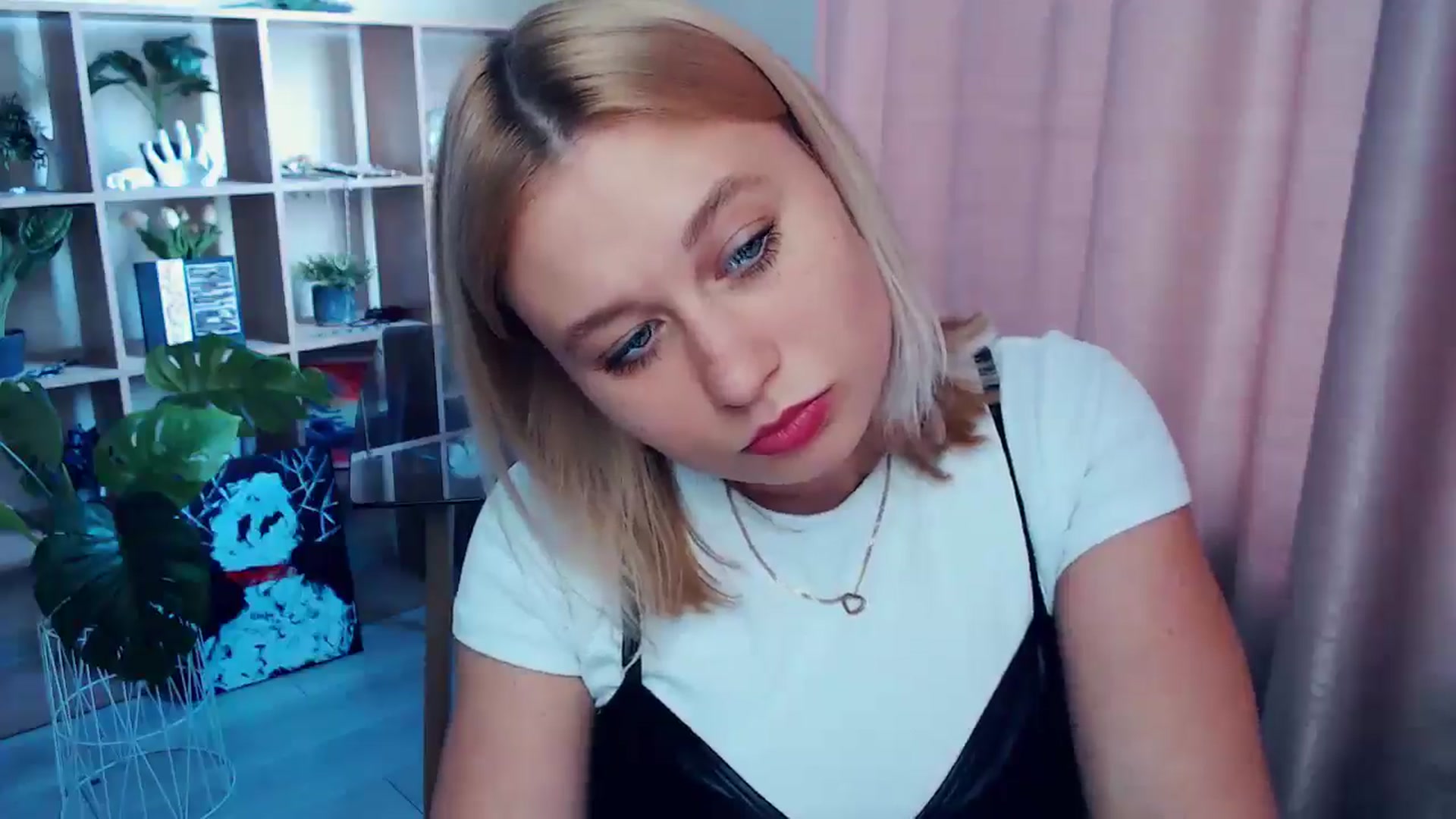Gallery image thumbnail from Kukla_kolduna's myfreecams stream on, 06/12/2025, 15:45 image 15 of 20