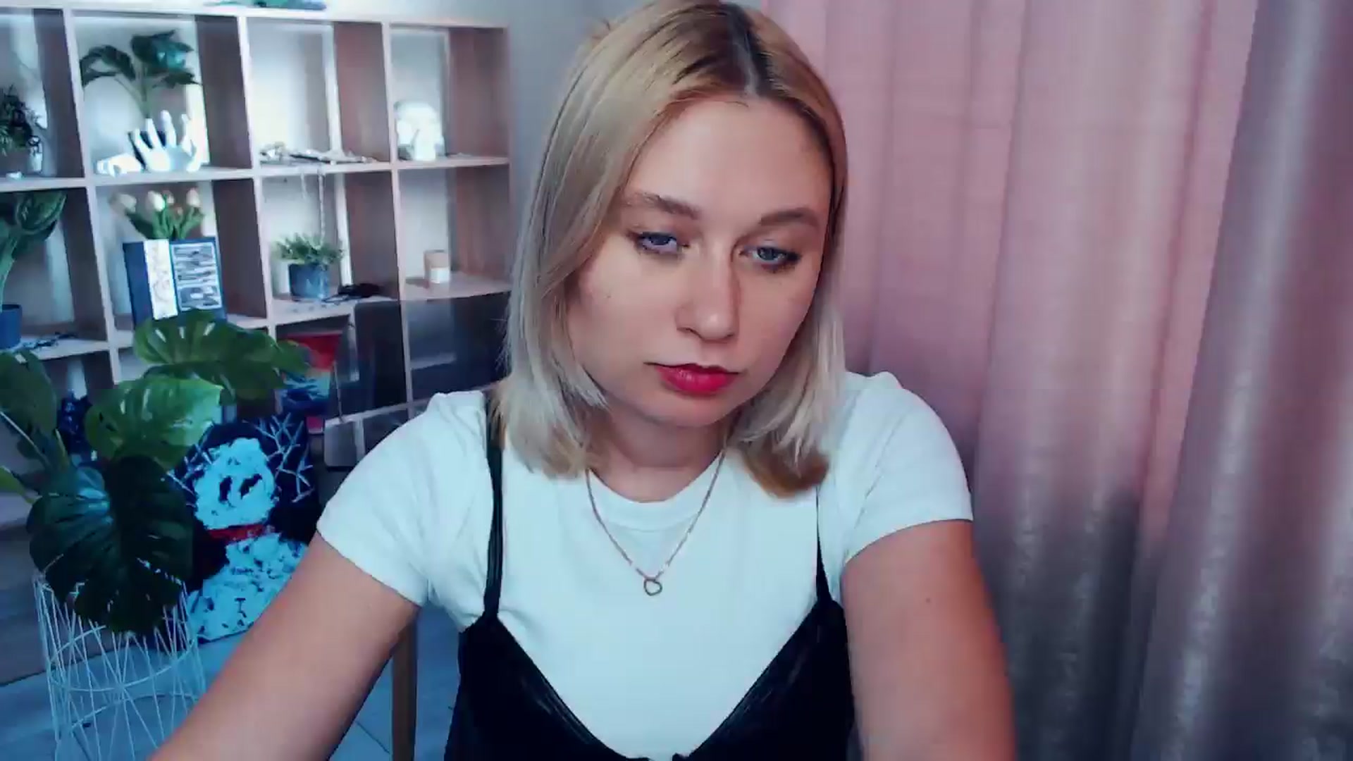 Gallery image thumbnail from Kukla_kolduna's myfreecams stream on, 06/12/2025, 17:20 image 7 of 20