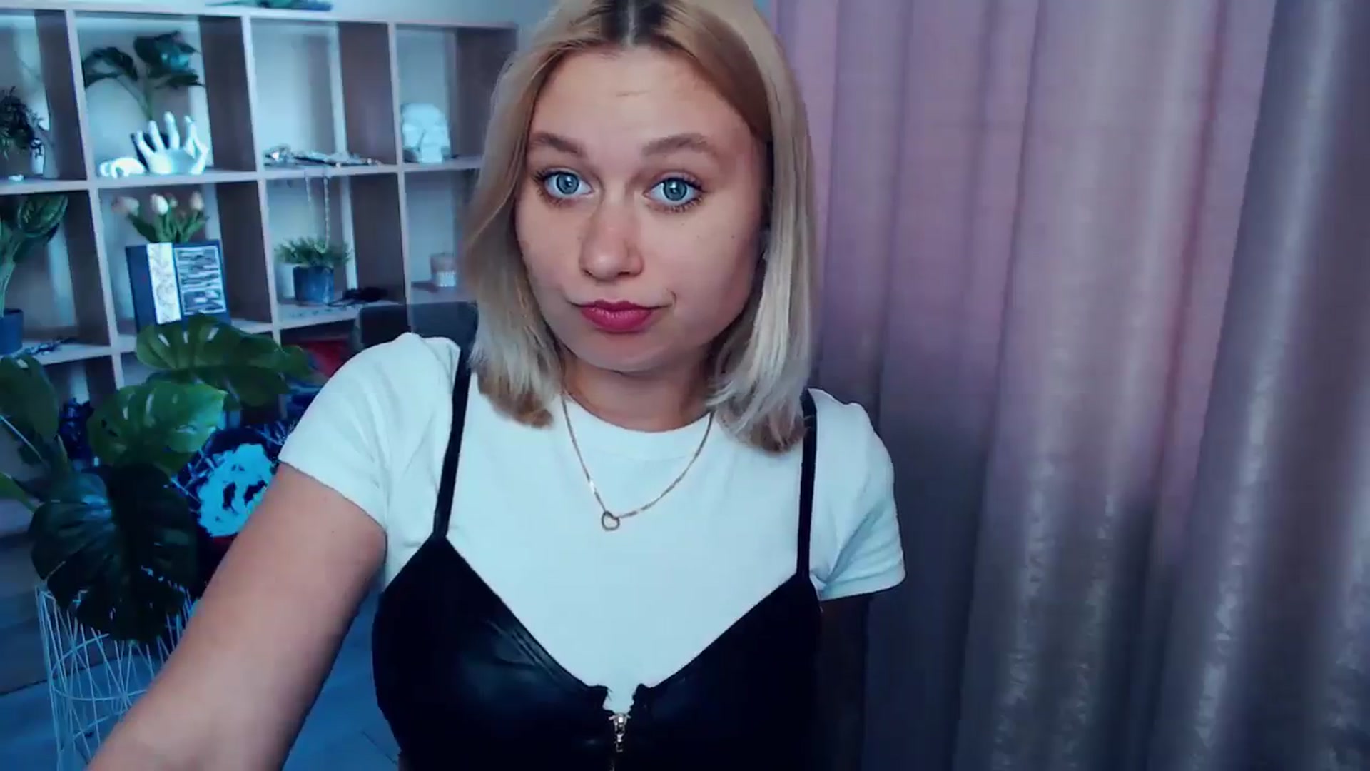 Gallery image thumbnail from Kukla_kolduna's myfreecams stream on, 06/12/2025, 17:20 image 4 of 20