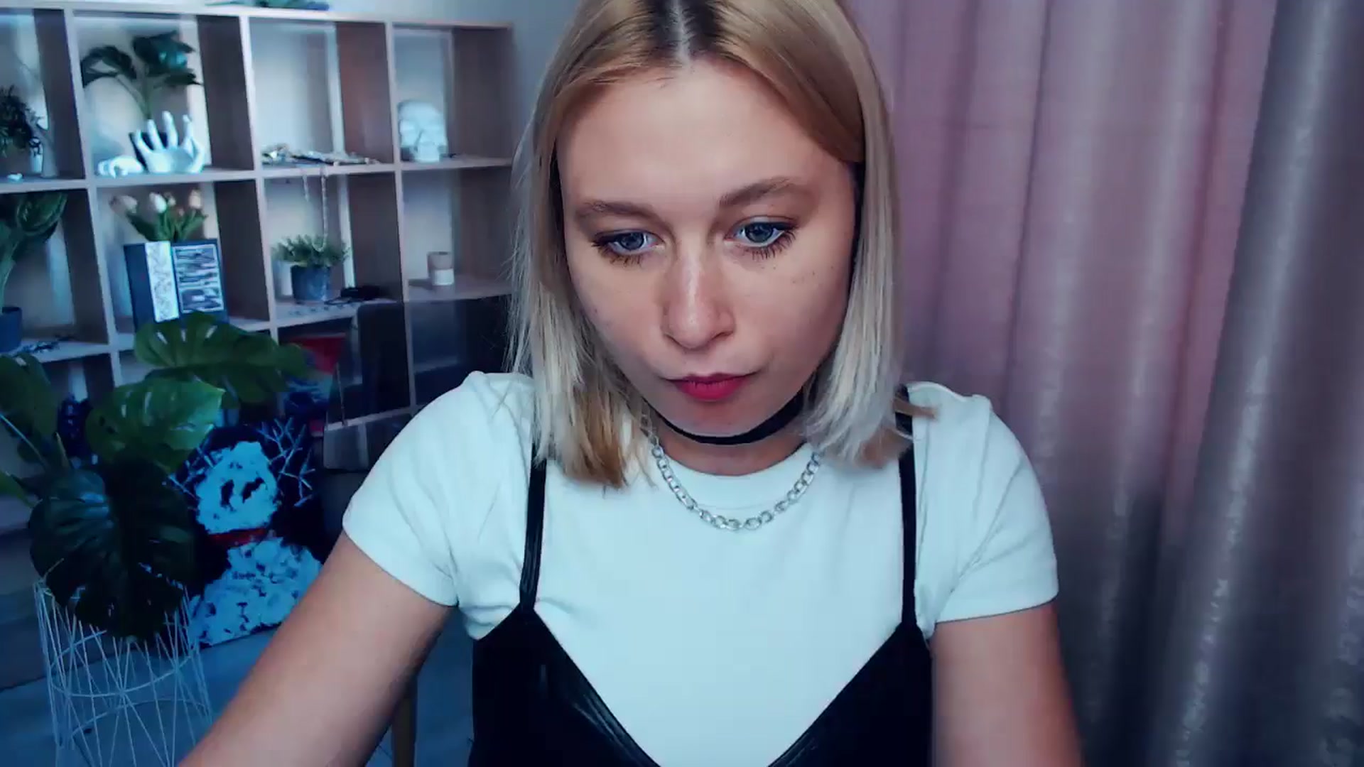 Gallery image thumbnail from Kukla_kolduna's myfreecams stream on, 06/12/2025, 17:20 image 14 of 20
