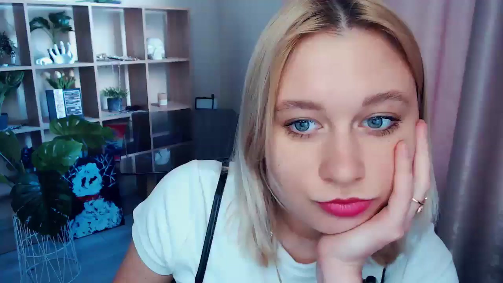 Gallery image thumbnail from Kukla_kolduna's myfreecams stream on, 06/12/2025, 17:20 image 9 of 20