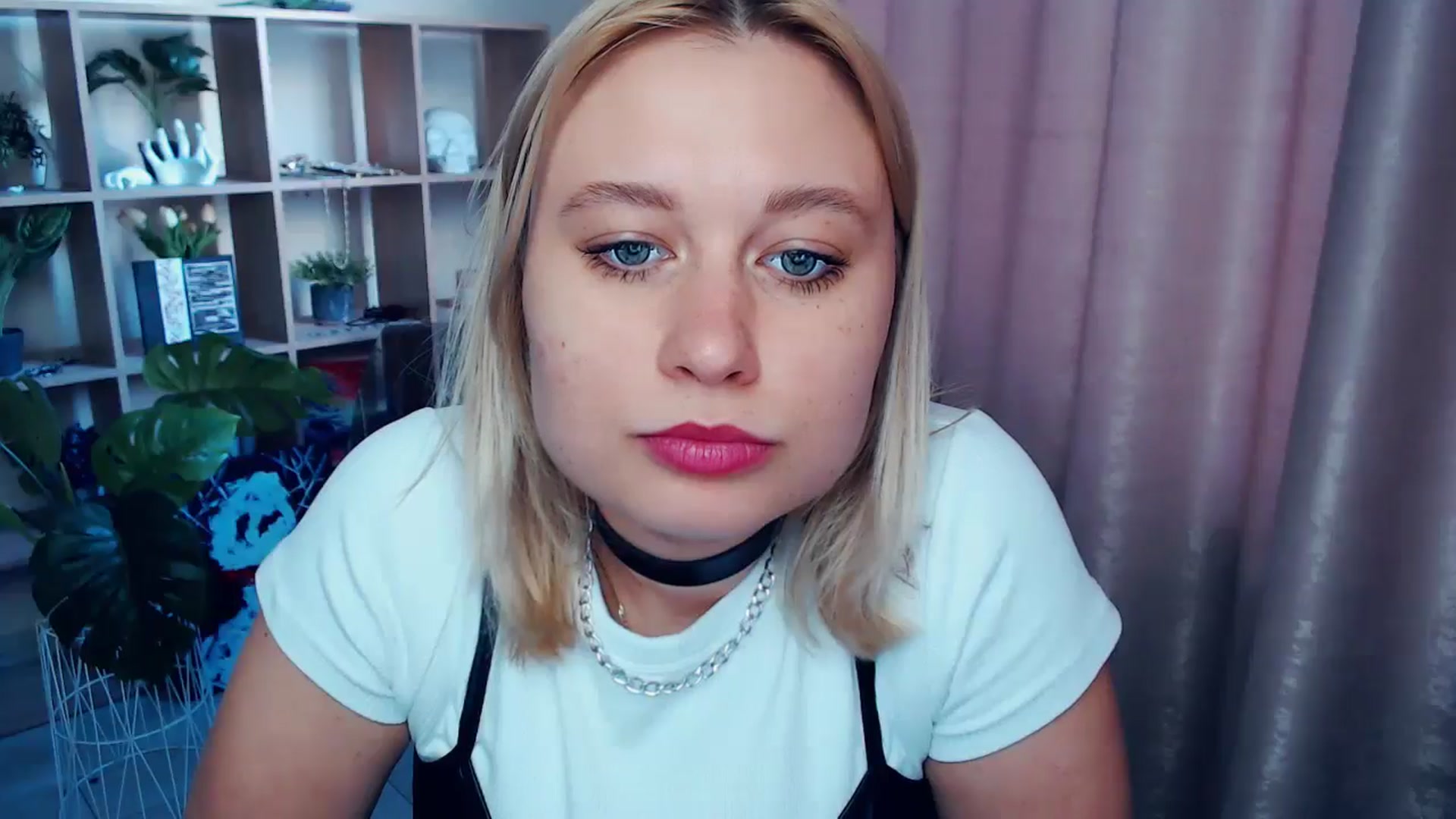 Gallery image thumbnail from Kukla_kolduna's myfreecams stream on, 06/12/2025, 17:20 image 13 of 20