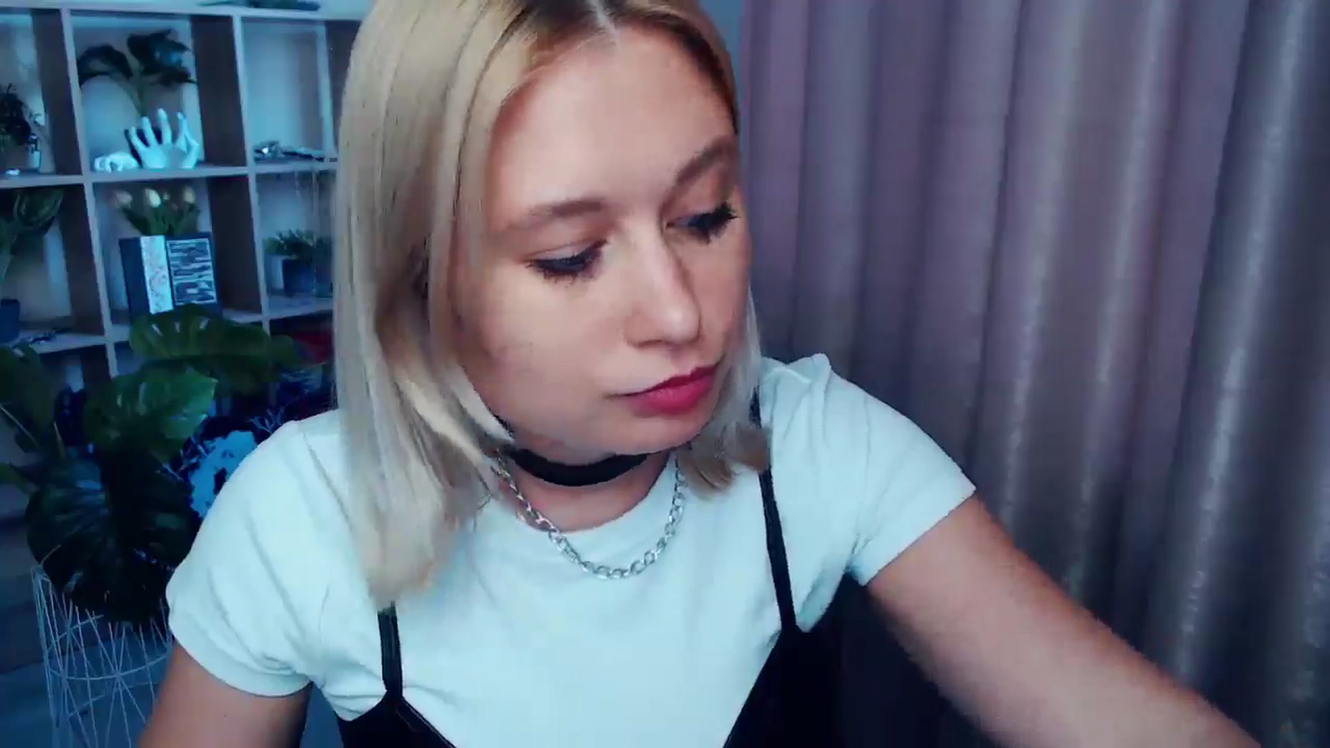 Gallery image thumbnail from Kukla_kolduna's myfreecams stream on, 06/12/2025, 17:20 image 19 of 20