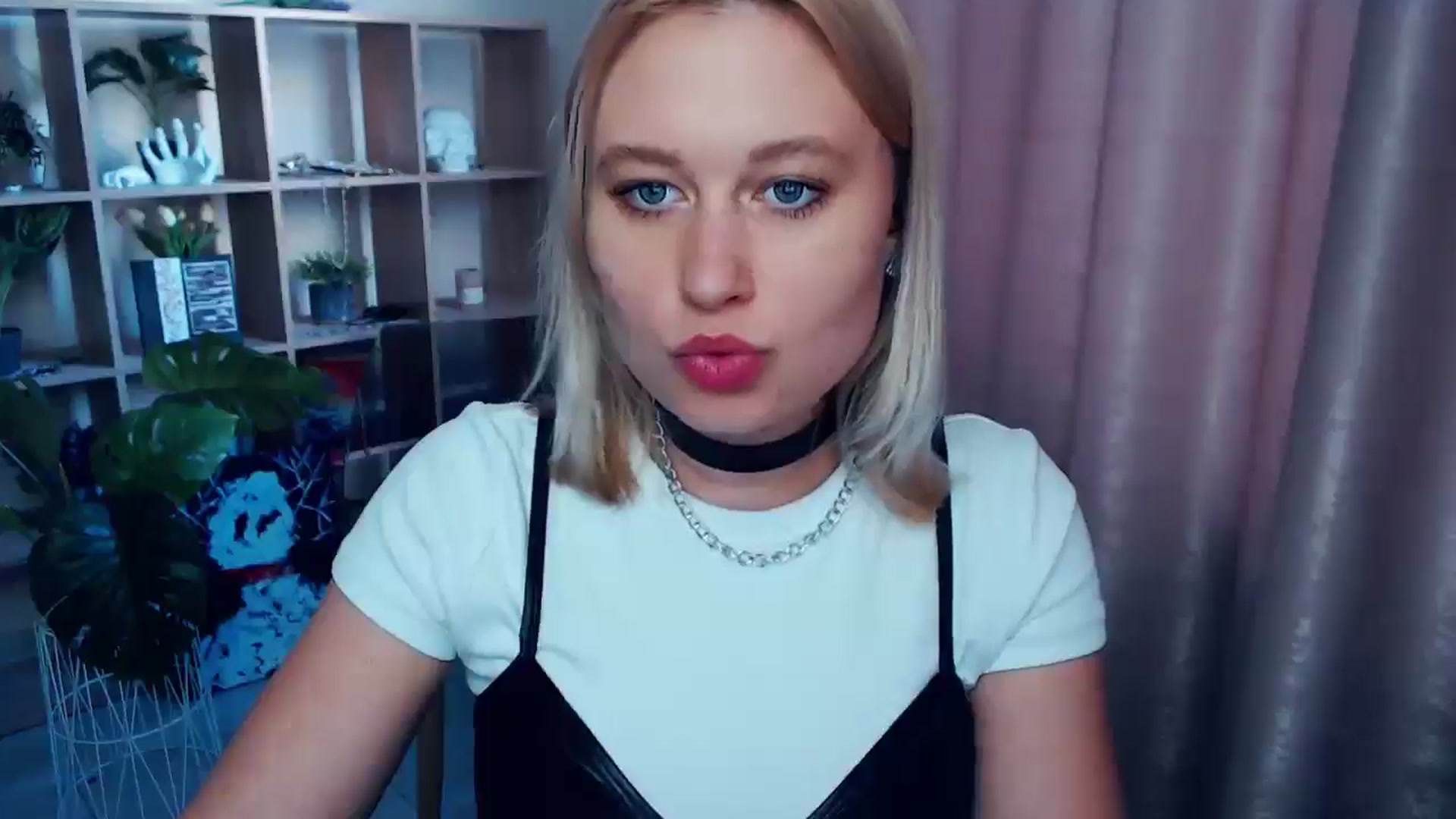 Gallery image thumbnail from Kukla_kolduna's myfreecams stream on, 06/12/2025, 17:20 image 15 of 20