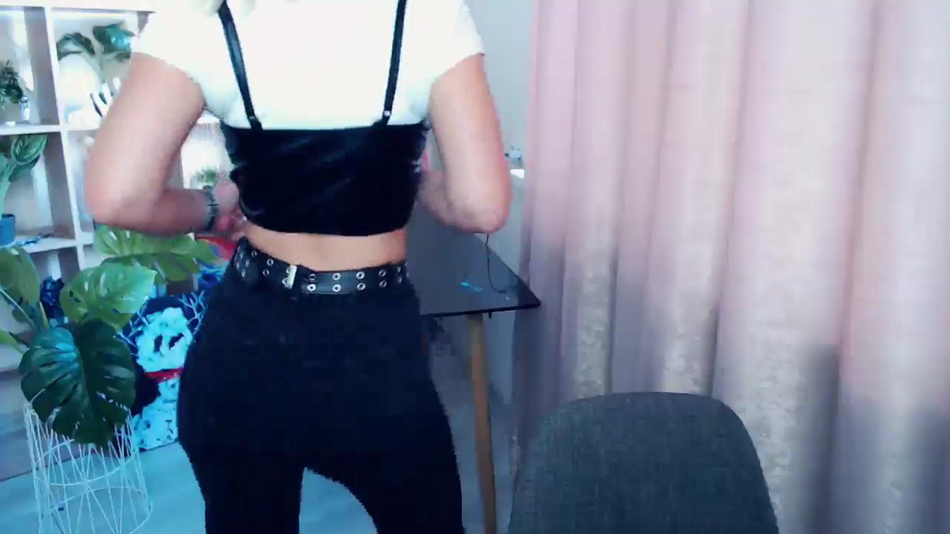 Gallery image thumbnail from Kukla_kolduna's myfreecams stream on, 06/12/2025, 17:20 image 11 of 20