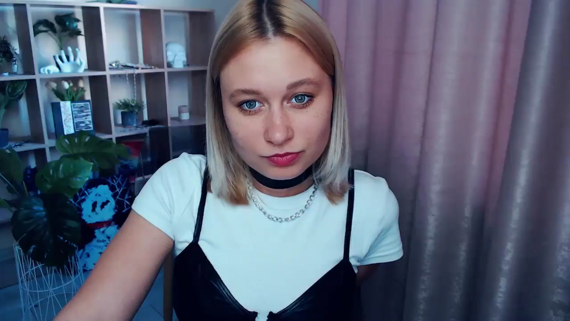 Gallery image thumbnail from Kukla_kolduna's myfreecams stream on, 06/12/2025, 17:20 image 16 of 20