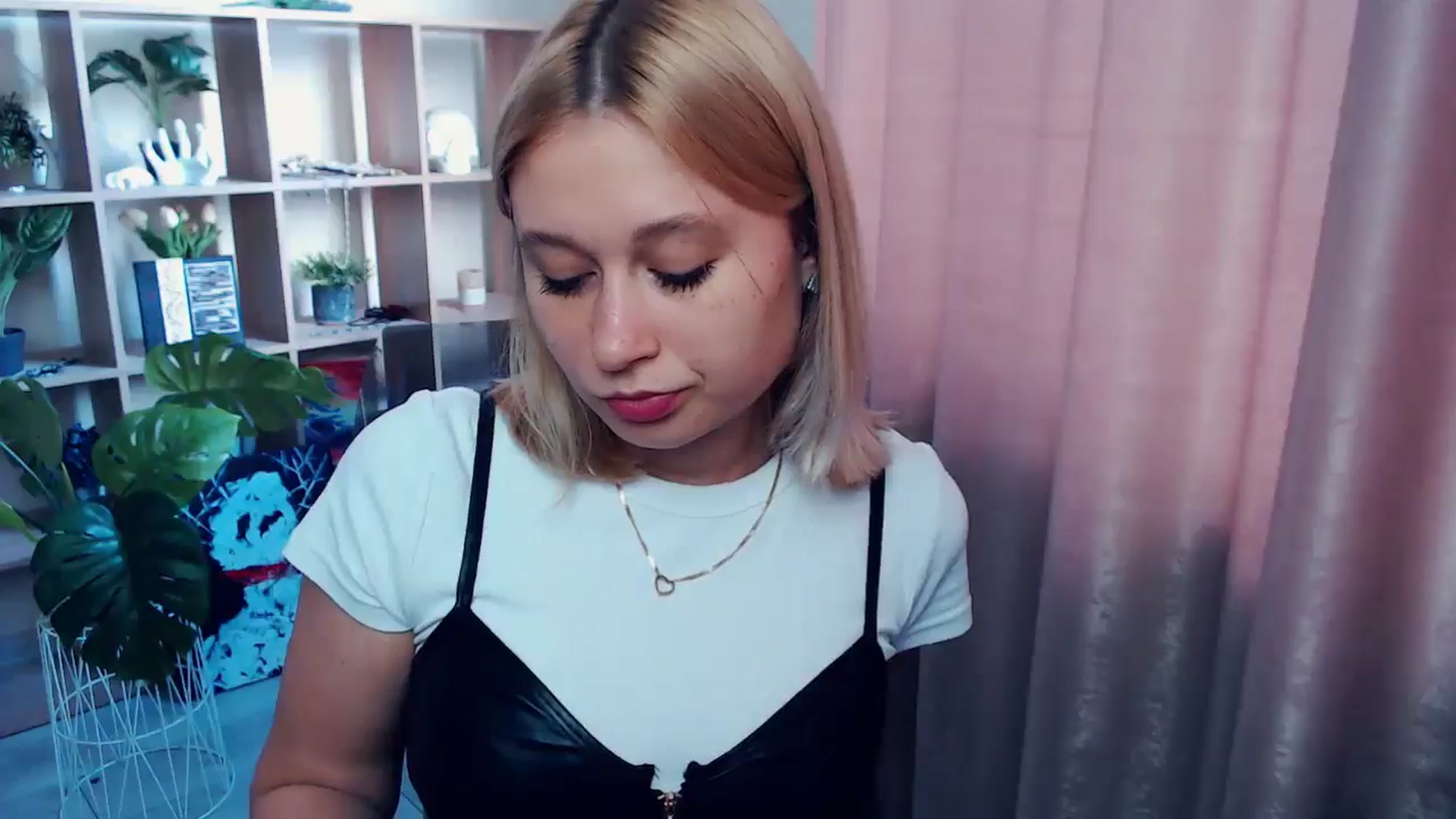 Gallery image thumbnail from Kukla_kolduna's myfreecams stream on, 06/12/2025, 17:20 image 2 of 20
