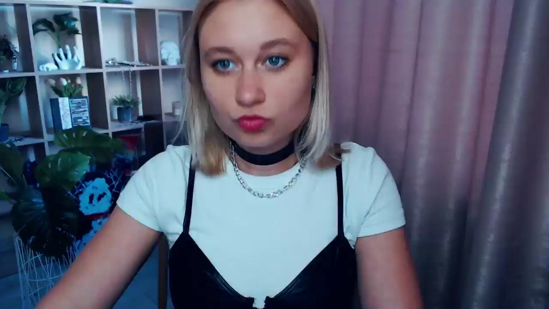 Gallery image thumbnail from Kukla_kolduna's myfreecams stream on, 06/12/2025, 17:20 image 12 of 20