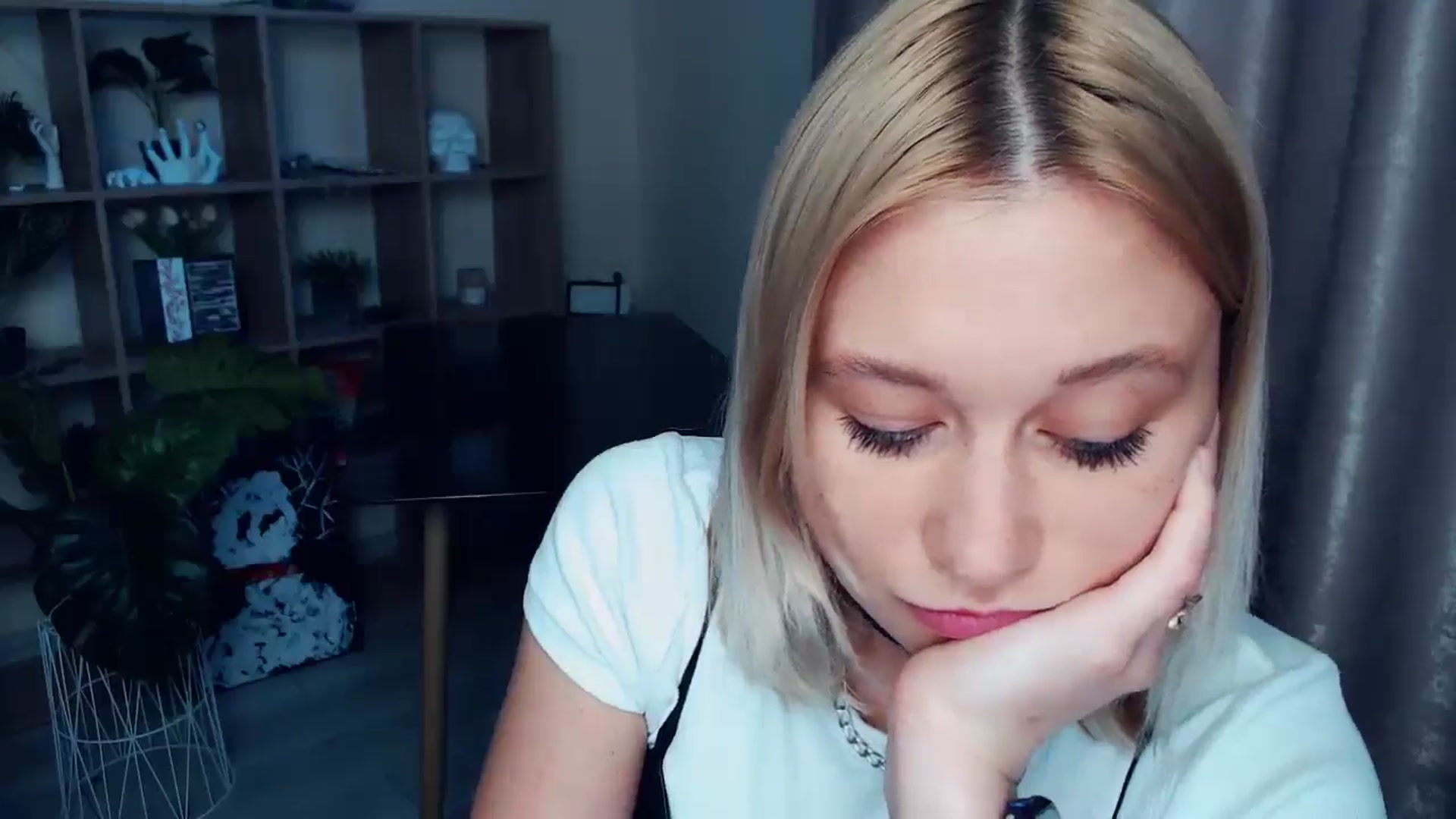 Gallery image thumbnail from Kukla_kolduna's myfreecams stream on, 06/12/2025, 18:13 image 20 of 20