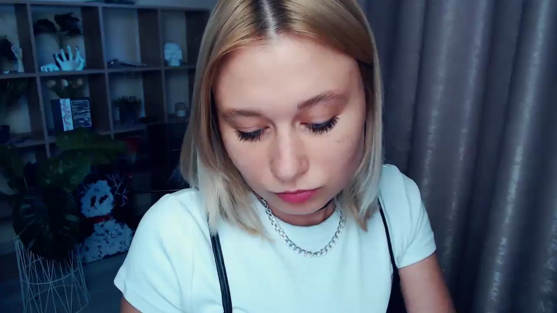 Gallery image thumbnail from Kukla_kolduna's myfreecams stream on, 06/12/2025, 18:13 image 12 of 20