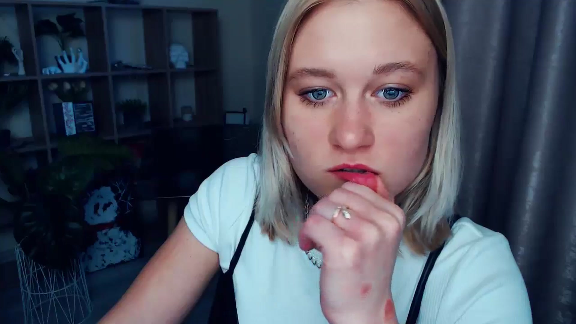 Gallery image thumbnail from Kukla_kolduna's myfreecams stream on, 06/12/2025, 18:13 image 18 of 20