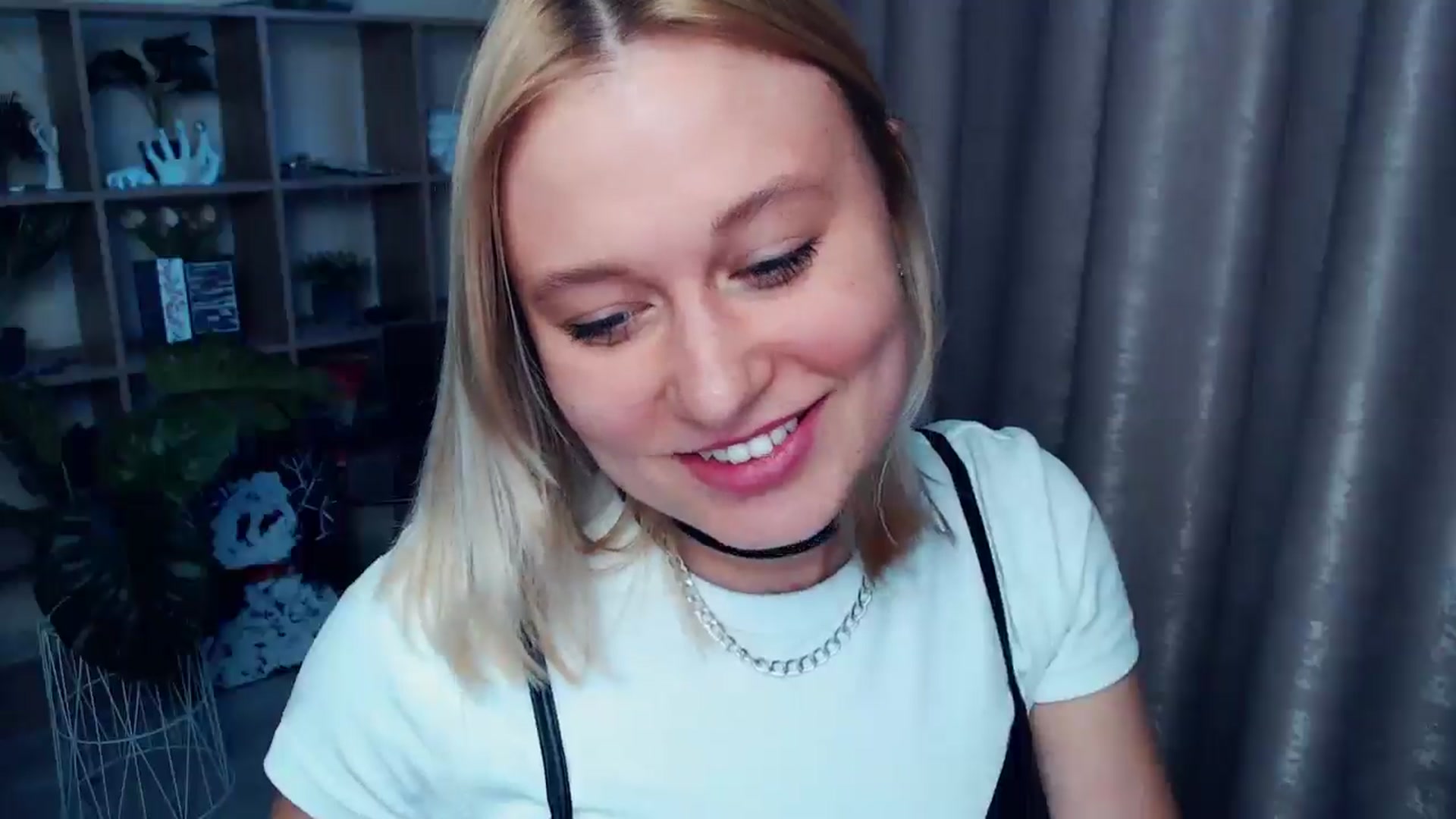 Gallery image thumbnail from Kukla_kolduna's myfreecams stream on, 06/12/2025, 18:13 image 15 of 20