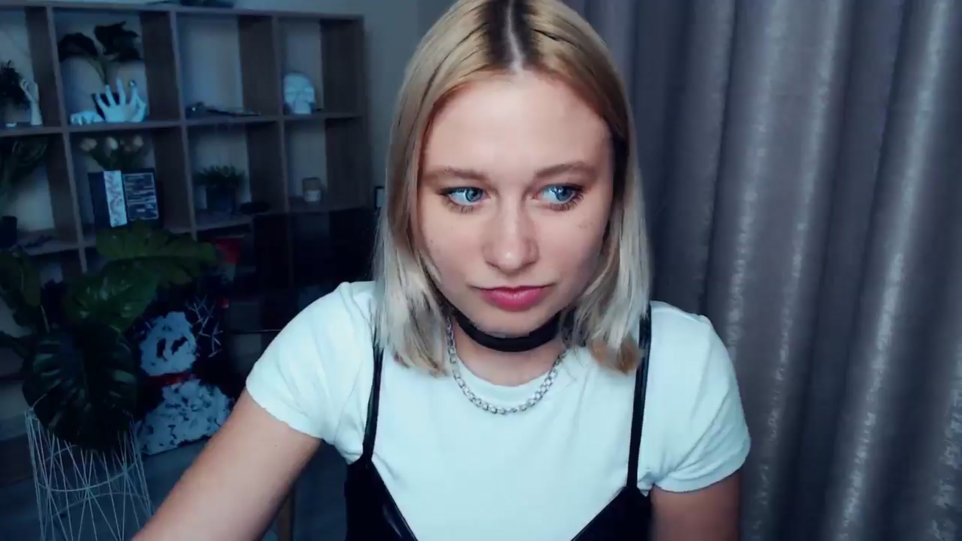 Gallery image thumbnail from Kukla_kolduna's myfreecams stream on, 06/12/2025, 18:13 image 17 of 20