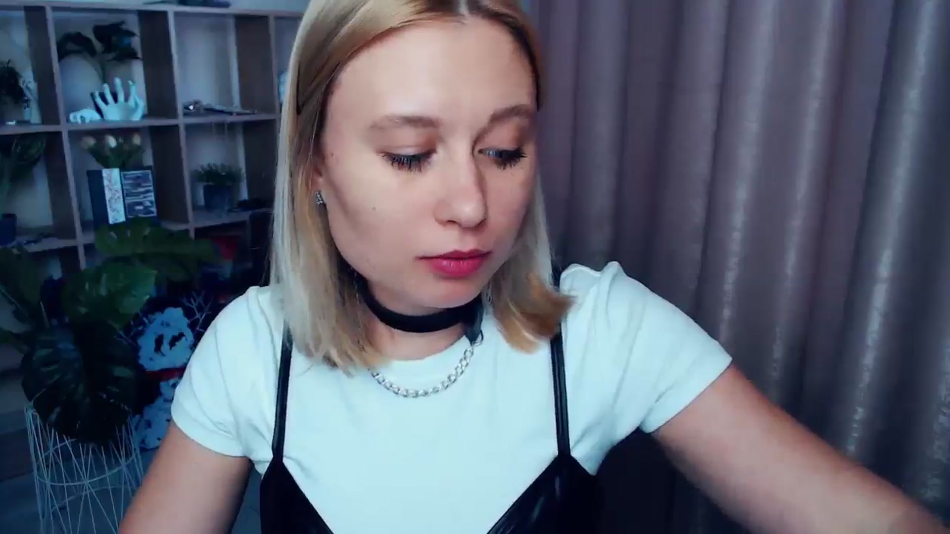 Gallery image thumbnail from Kukla_kolduna's myfreecams stream on, 06/12/2025, 18:13 image 2 of 20