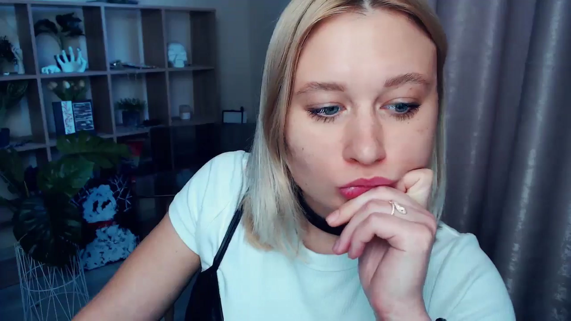 Gallery image thumbnail from Kukla_kolduna's myfreecams stream on, 06/12/2025, 18:13 image 6 of 20
