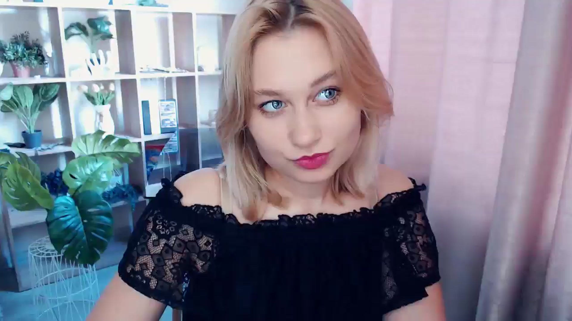 Gallery image thumbnail from Kukla_kolduna's myfreecams stream on, 06/14/2025, 14:38 image 3 of 20