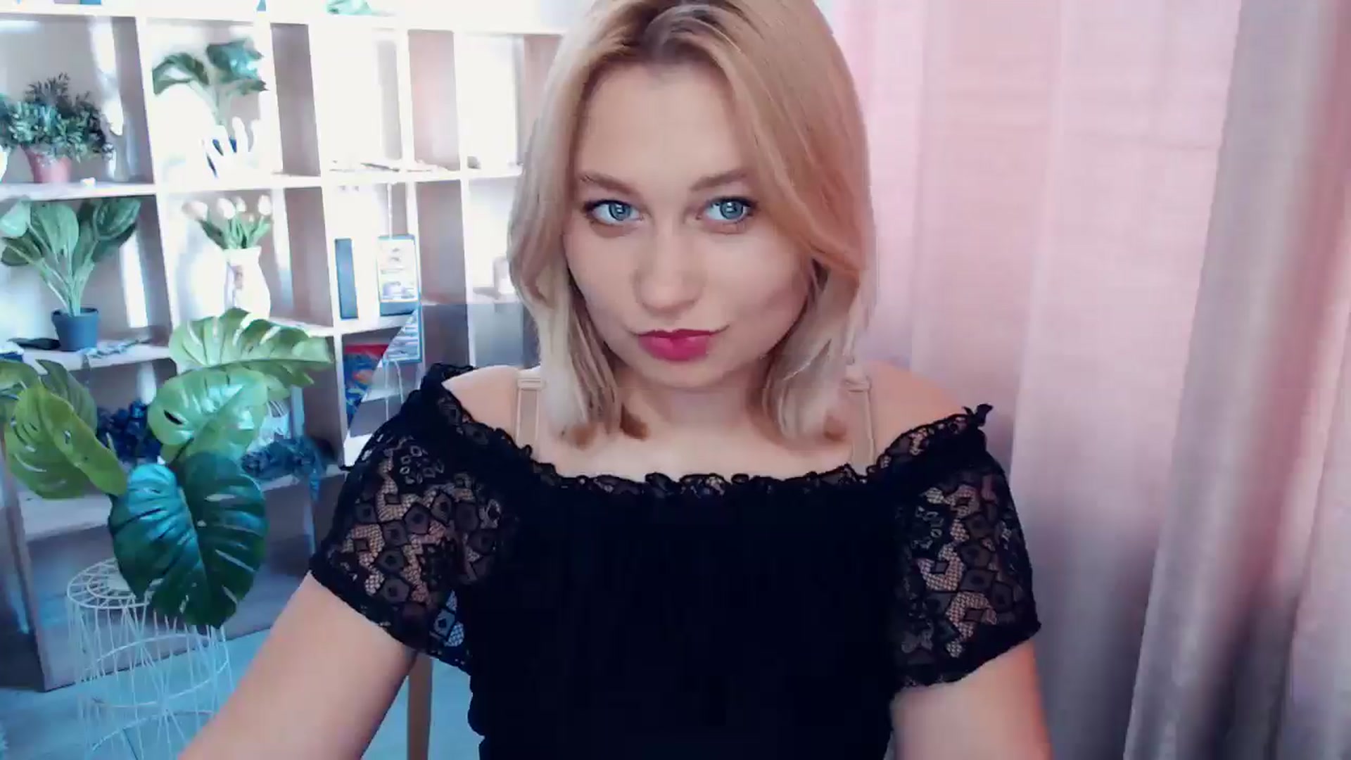 Gallery image thumbnail from Kukla_kolduna's myfreecams stream on, 06/14/2025, 14:38 image 10 of 20